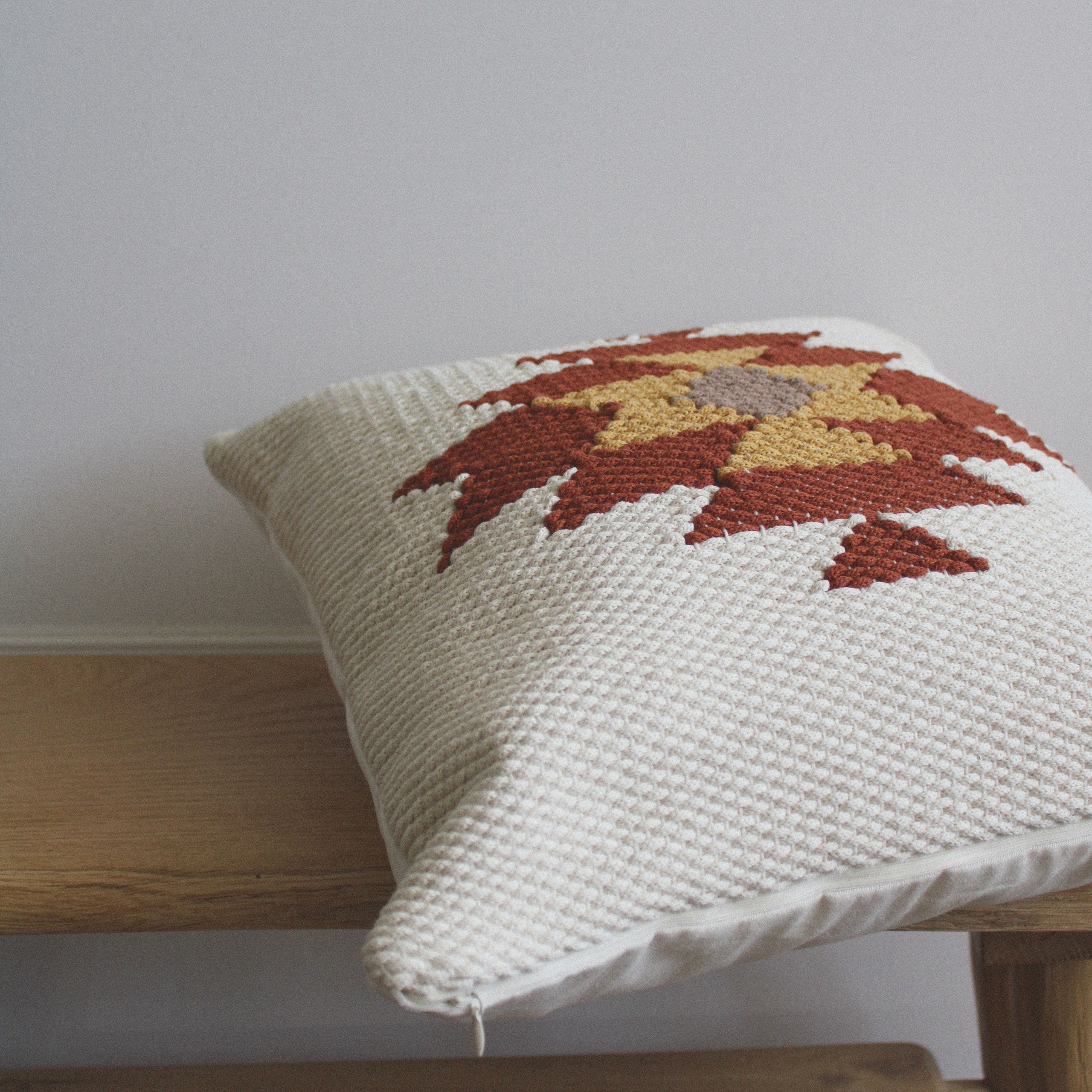 Подушка «Терракотовая звезда». Авторские тканые полотна из натуральных материалов