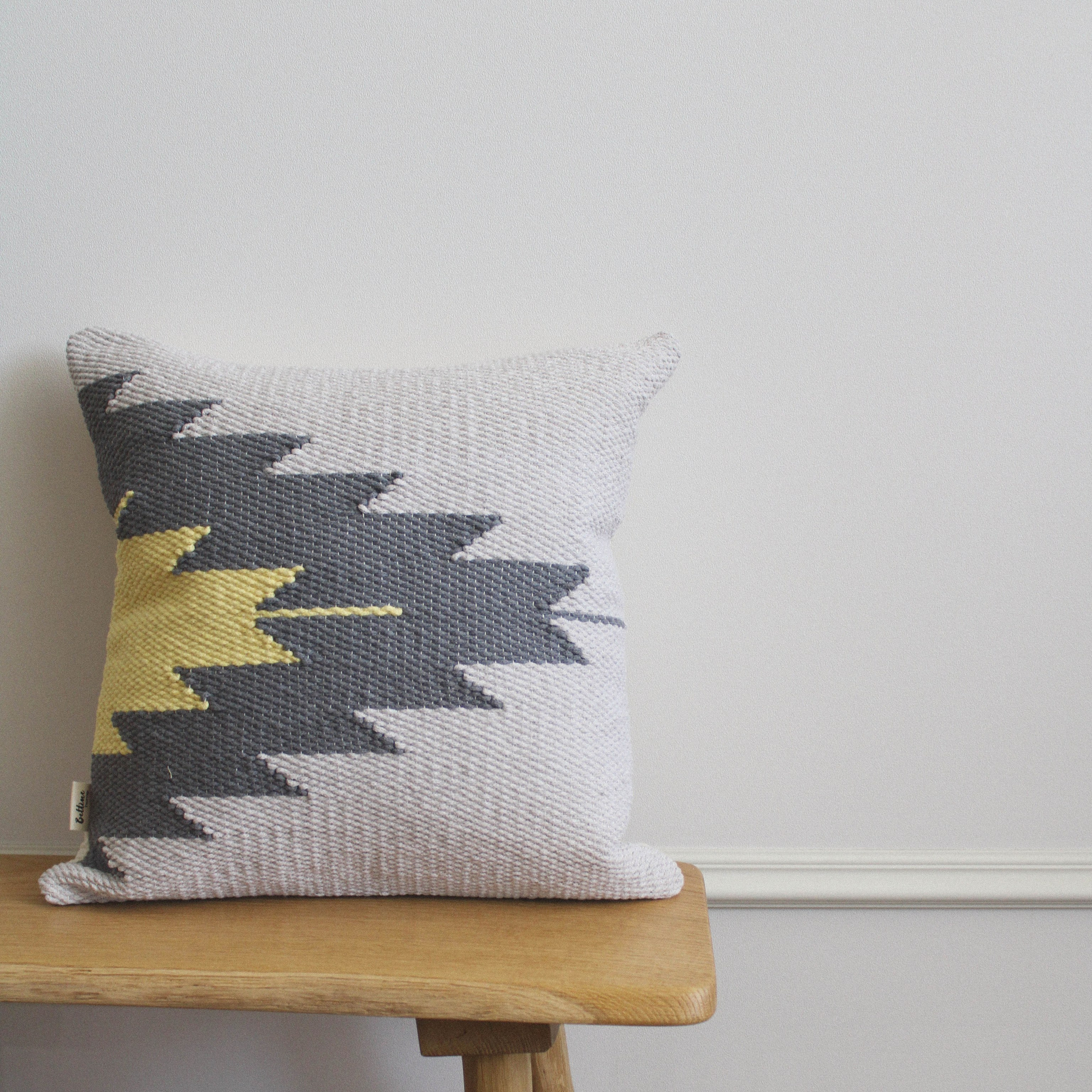 Подушка «Серая звезда». Авторские тканые полотна из натуральных материалов