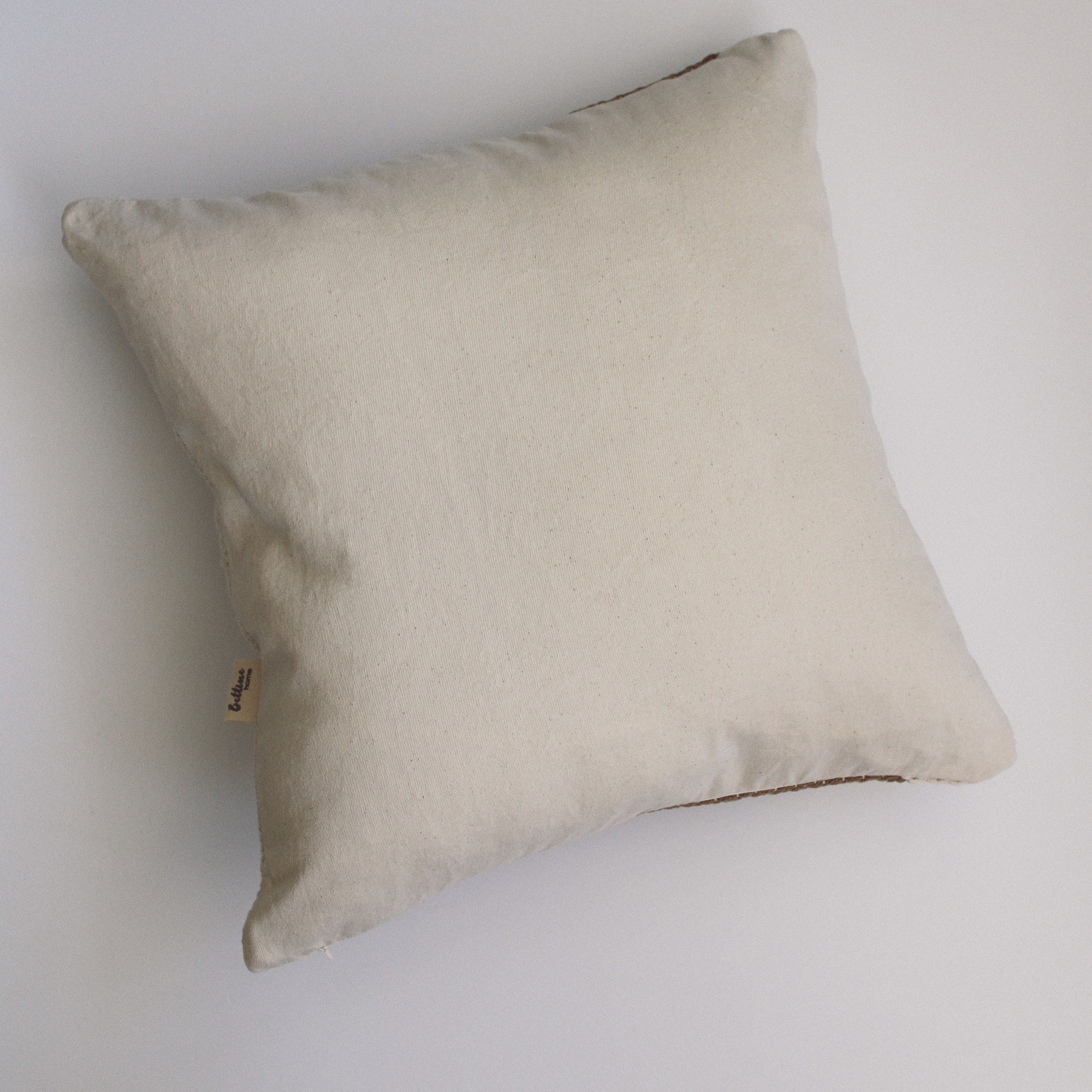 Подушка «Бежевые звезды на белом». Авторские тканые полотна из натуральных материалов