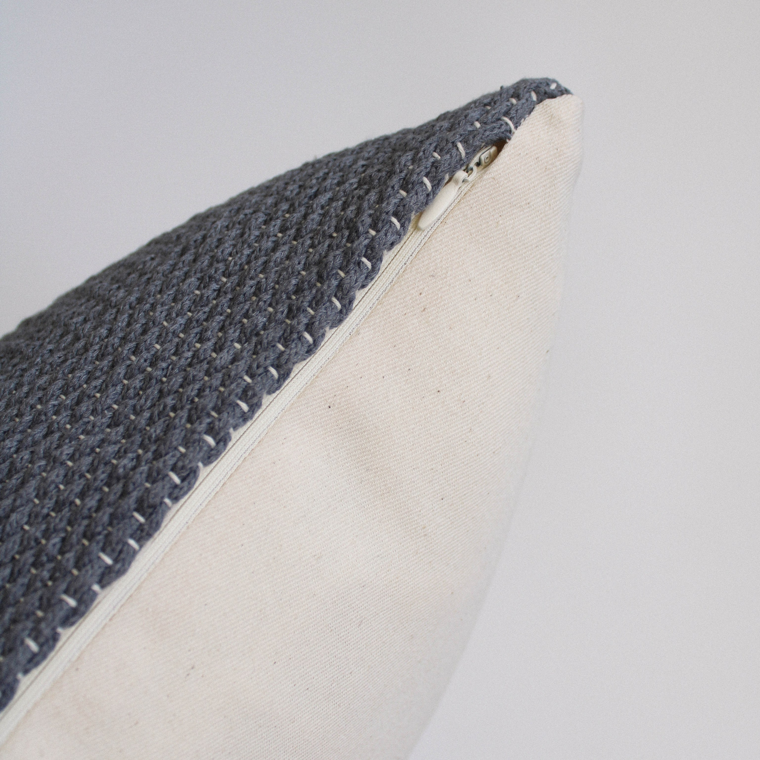 Подушка «Серая в желтую полоску». Авторские тканые полотна из натуральных материалов