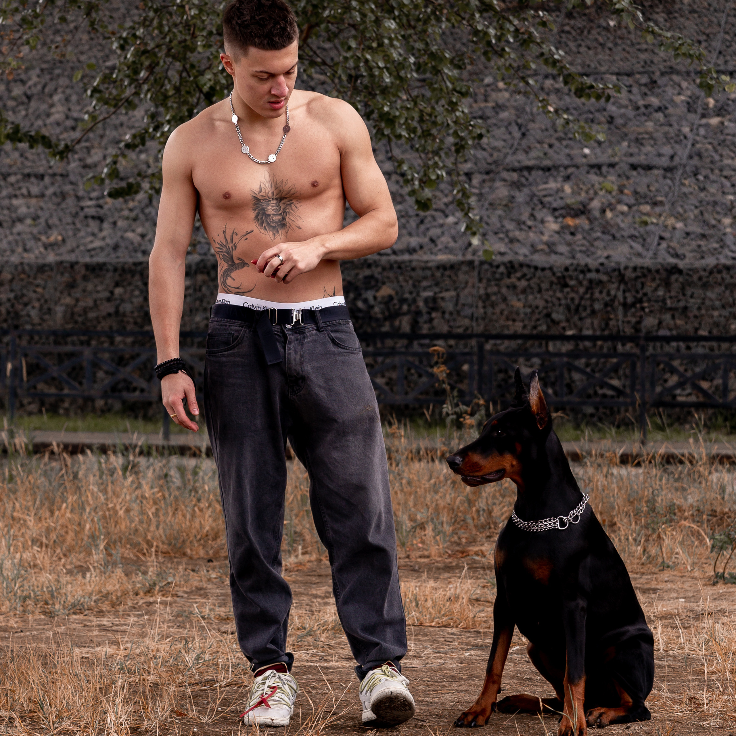 Эдвард с доберманом