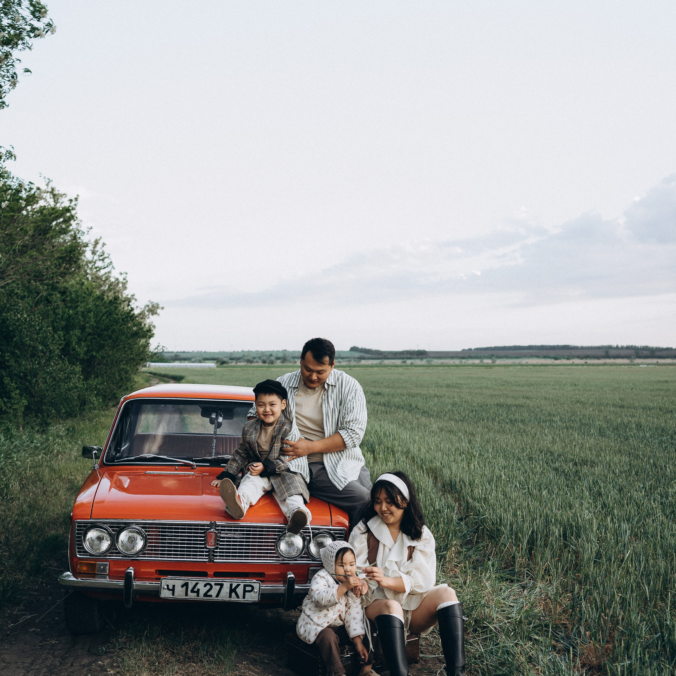 Семейная фотосессия с авто