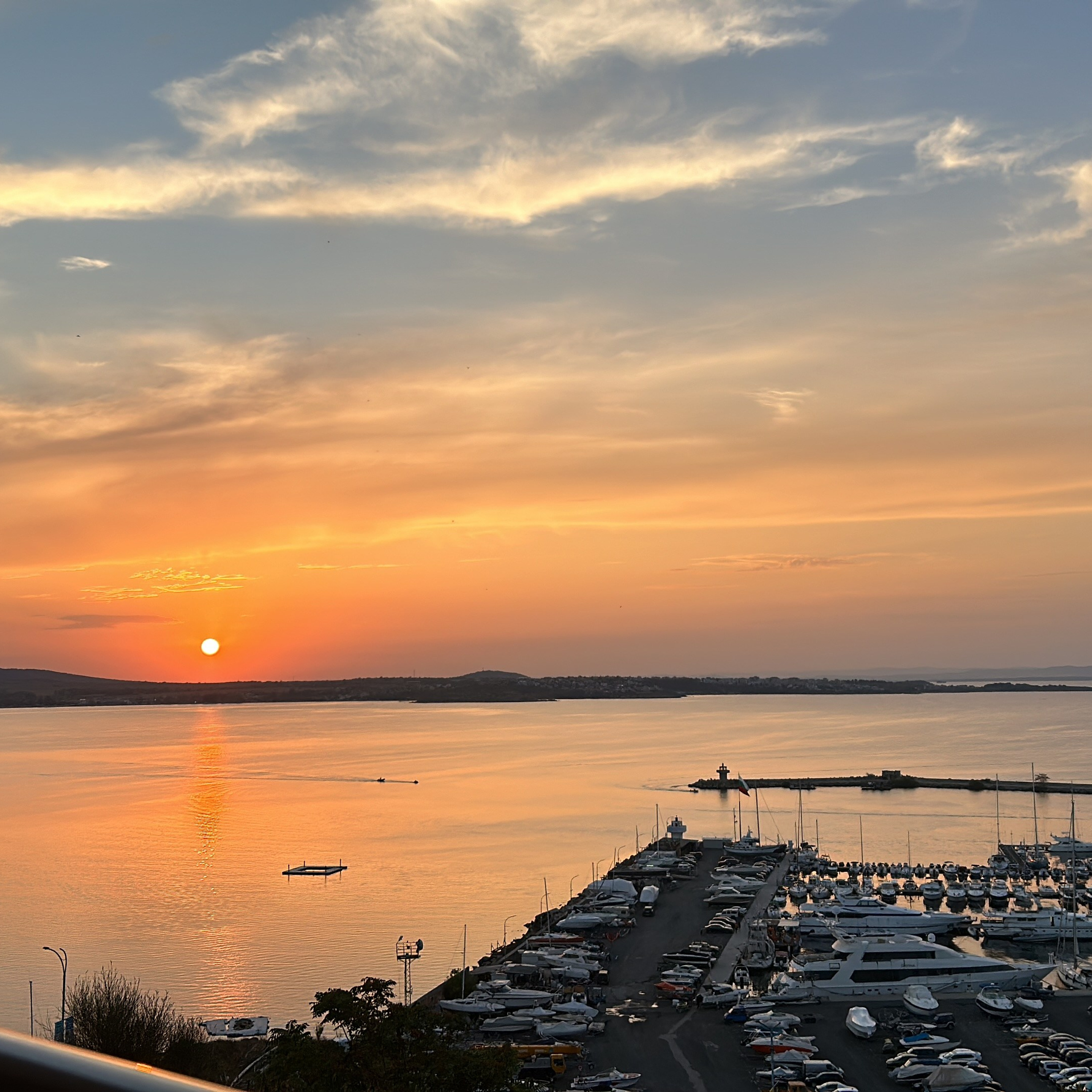 Апартаменты с одной спальней в г. Созополь, Болгария. Главная