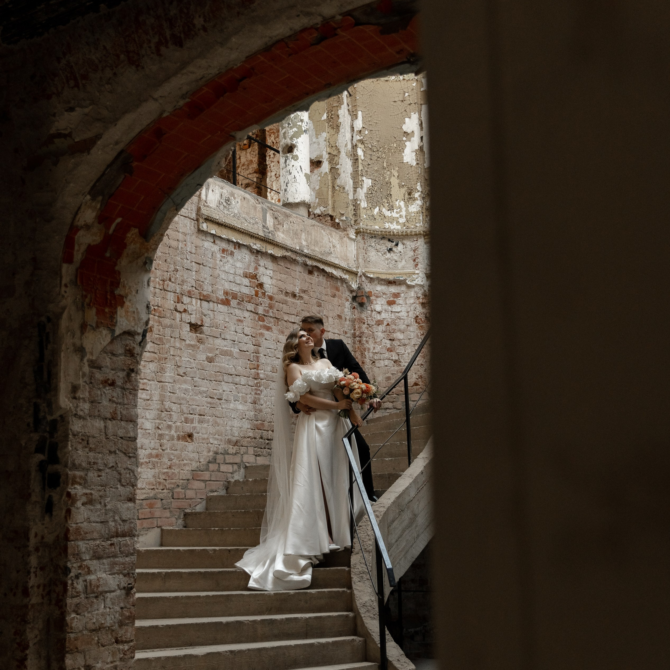 Нитью связаны