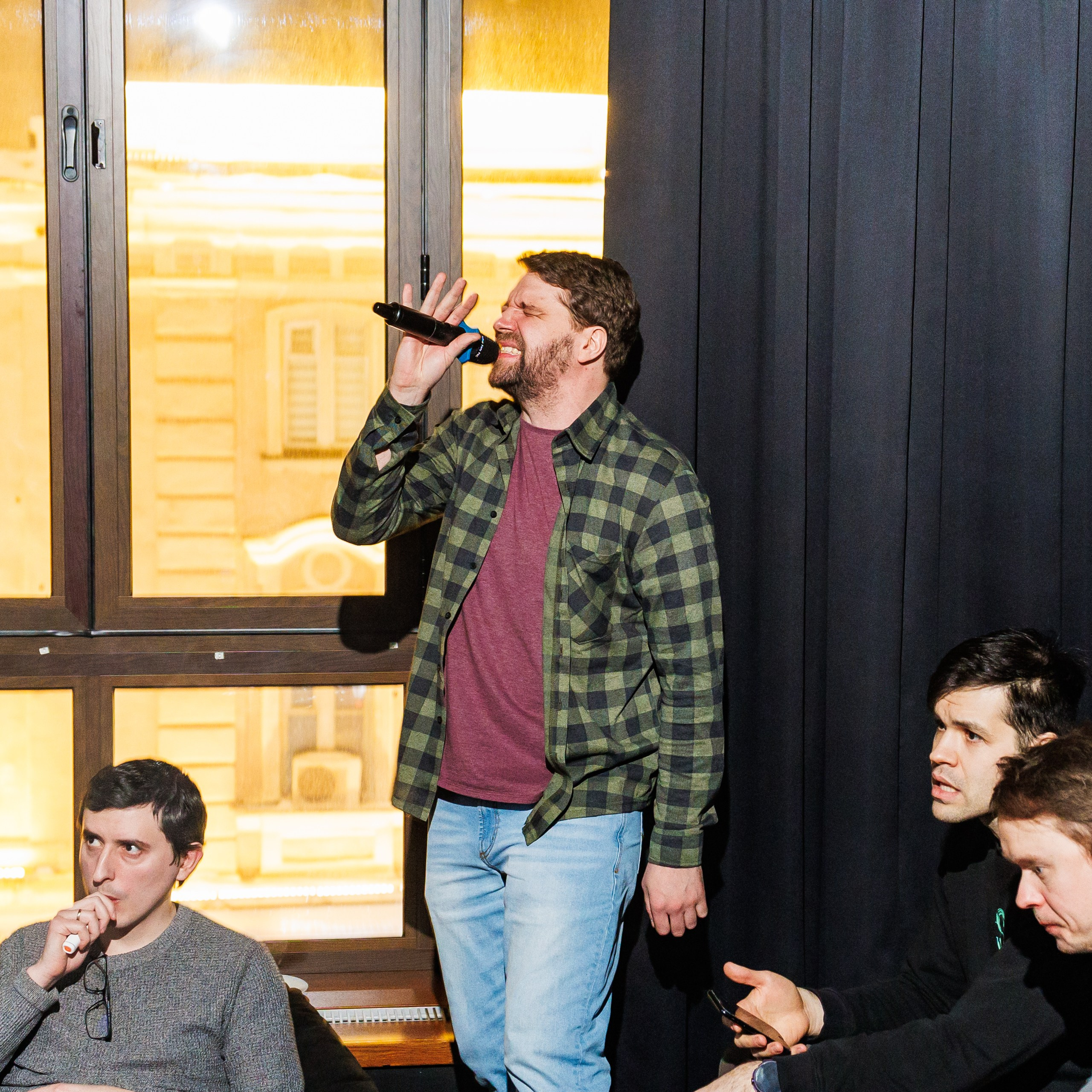 Вечеринка в&nbsp;караоке