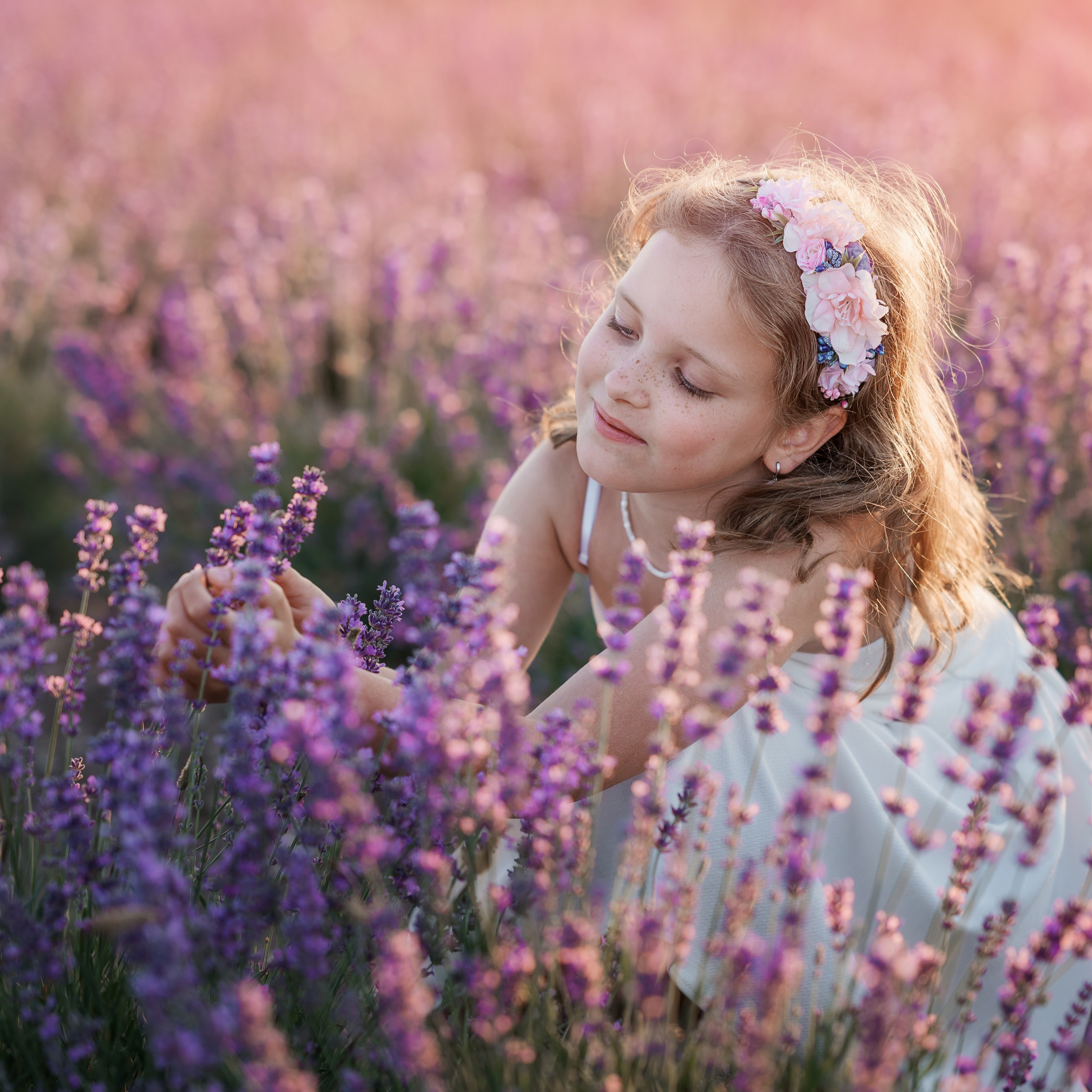Фотосессия в&nbsp;лавандовом поле для Юлии, Максима и&nbsp;Арины