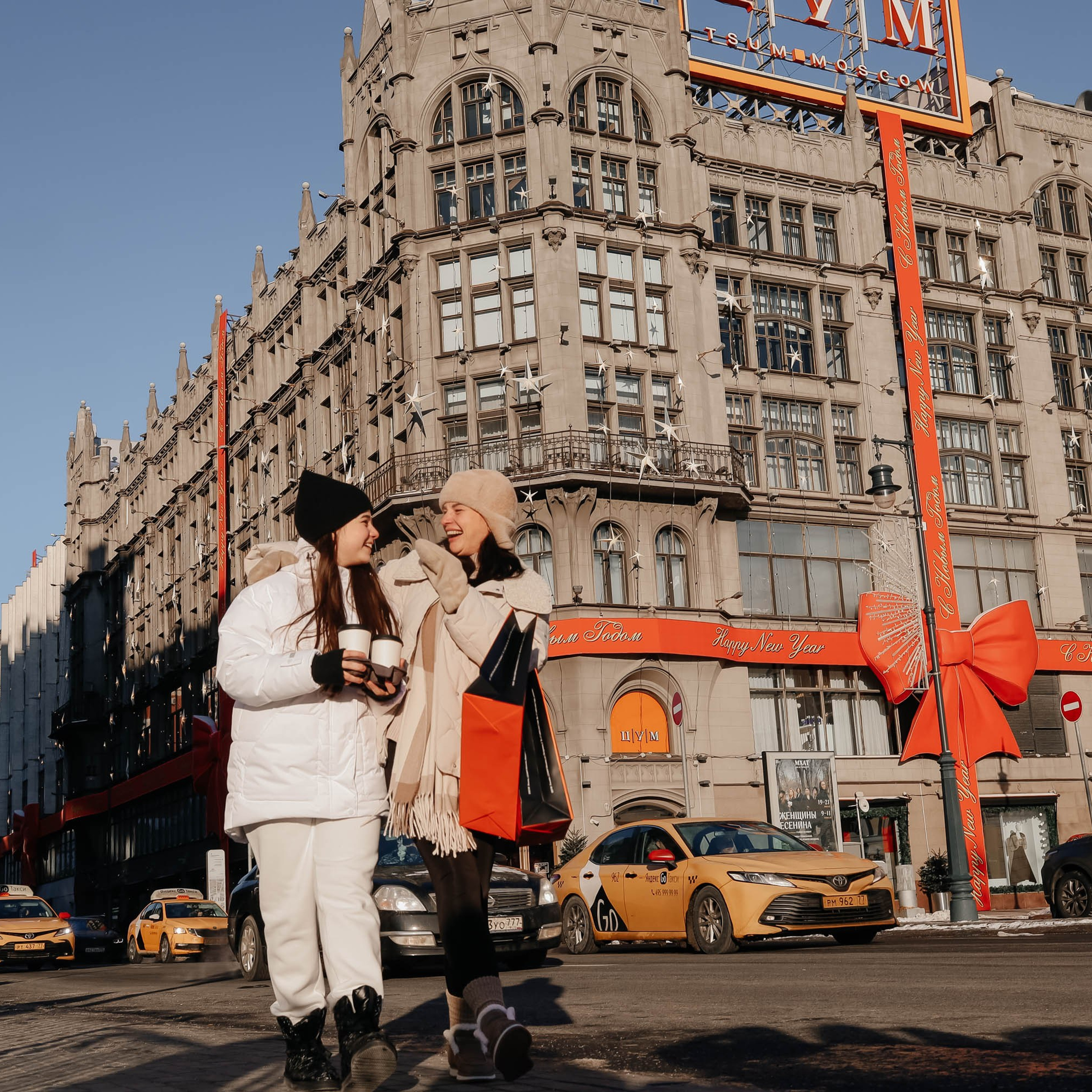 Мама с дочкой