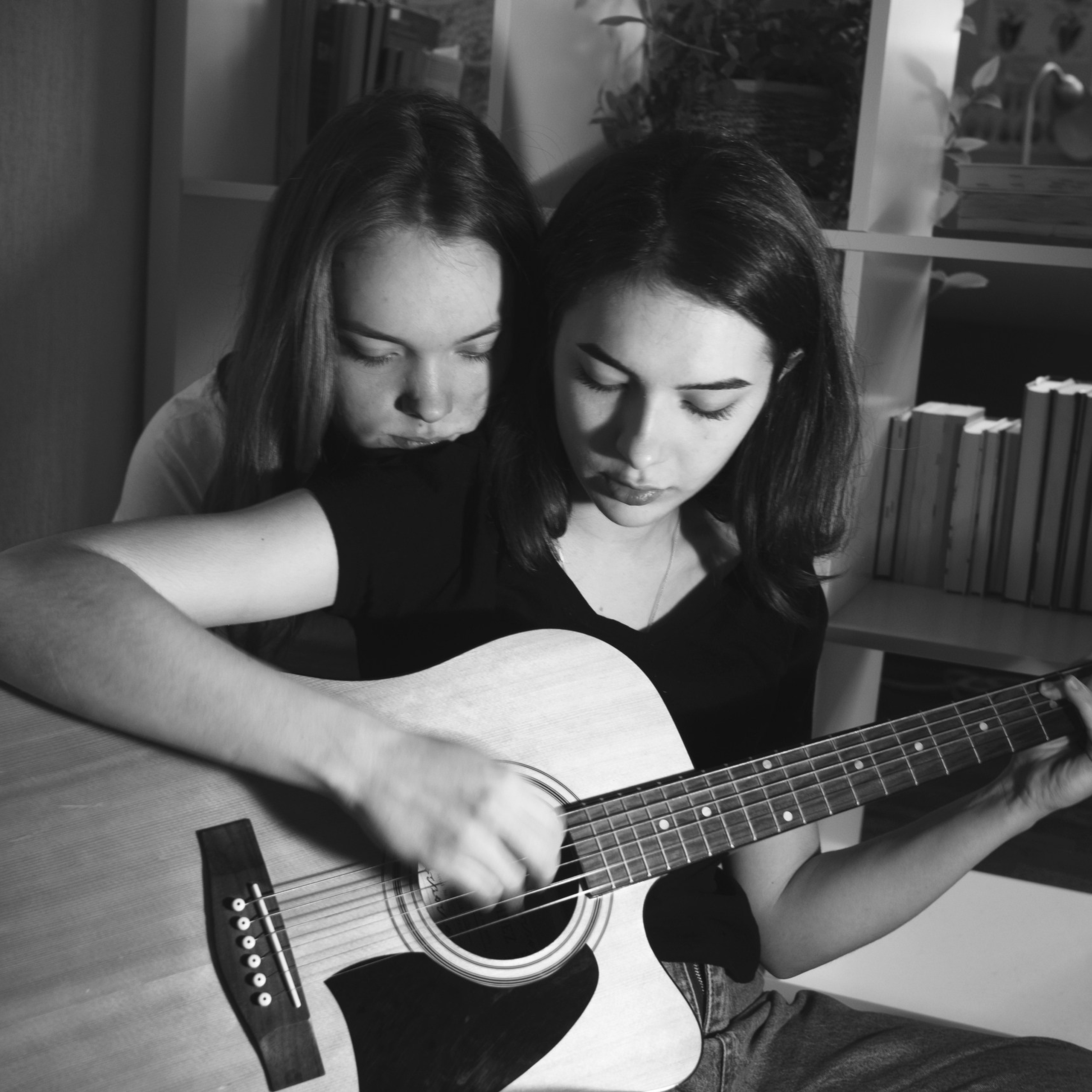 Сестры июнь