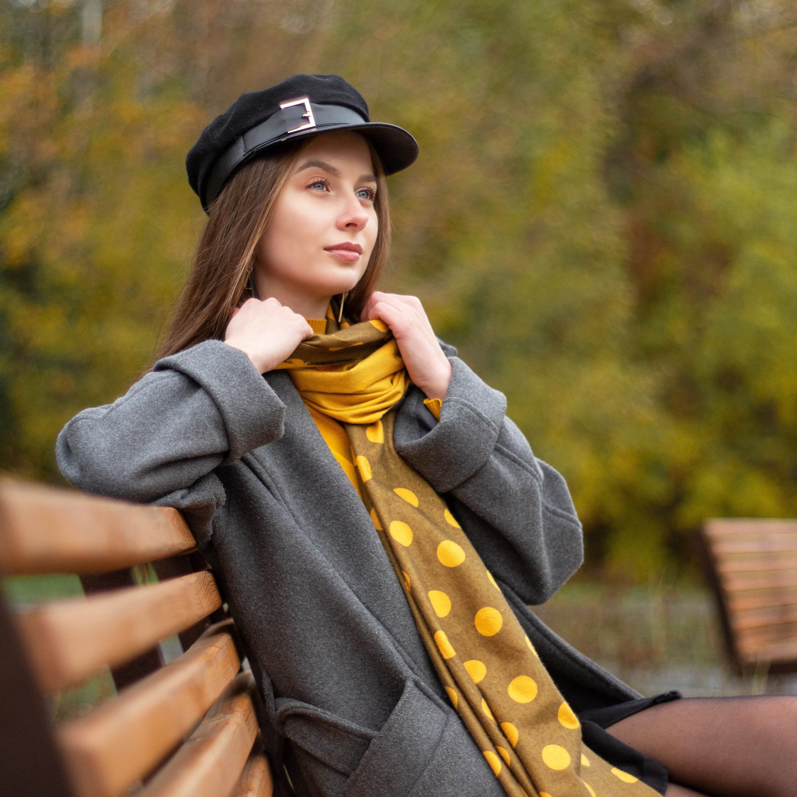 Екатерина осенью в роще