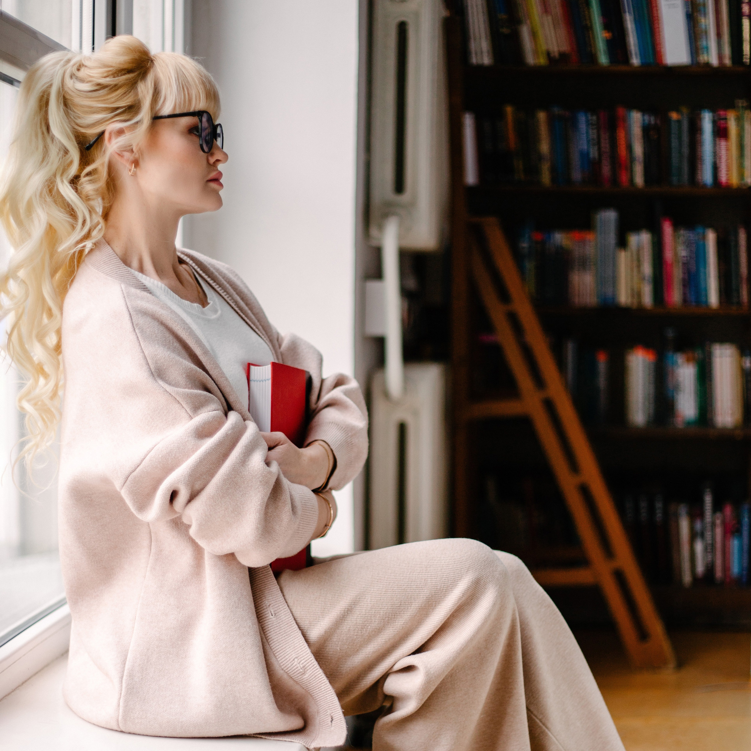 В библиотеке только шёпотом