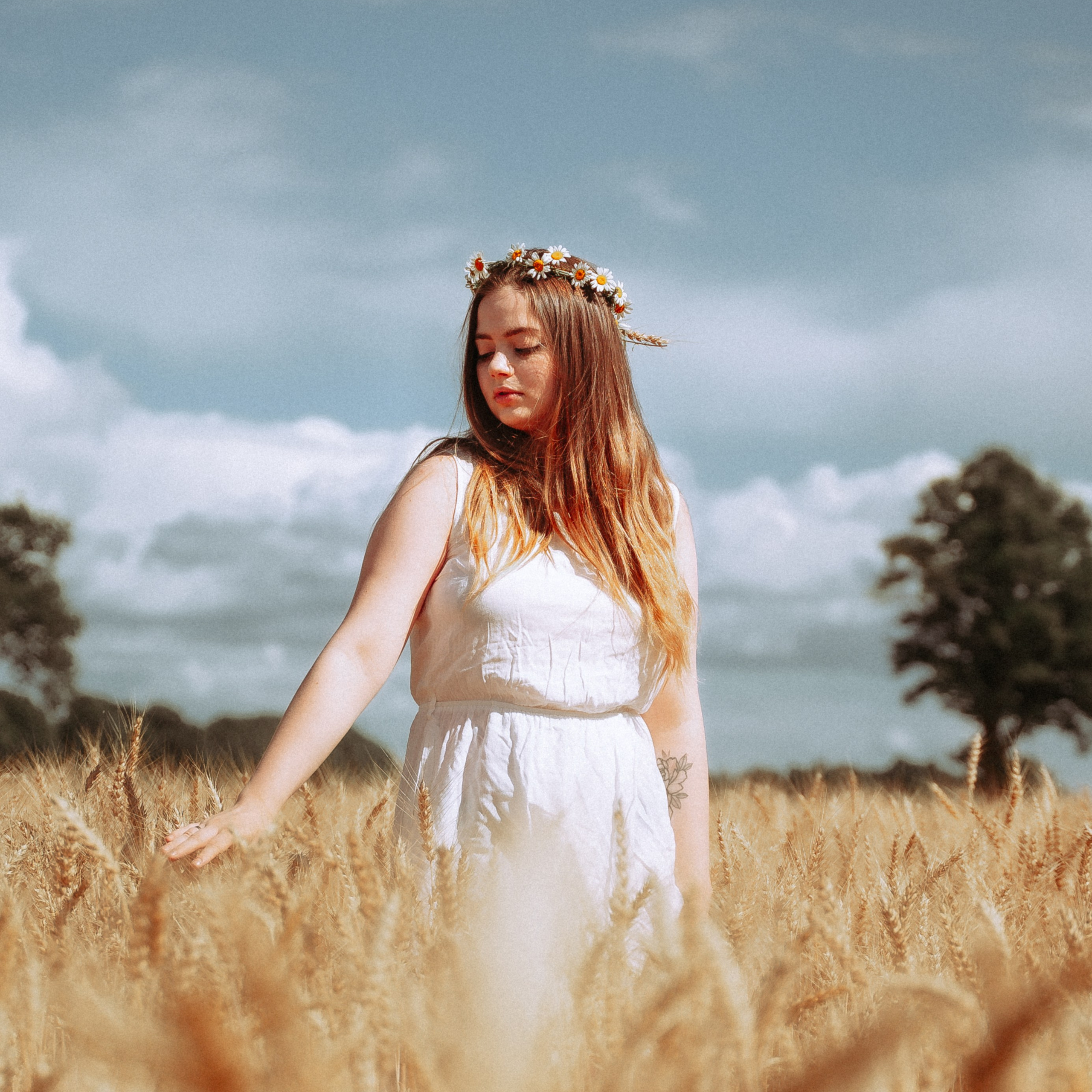 Юля и Лера в поле