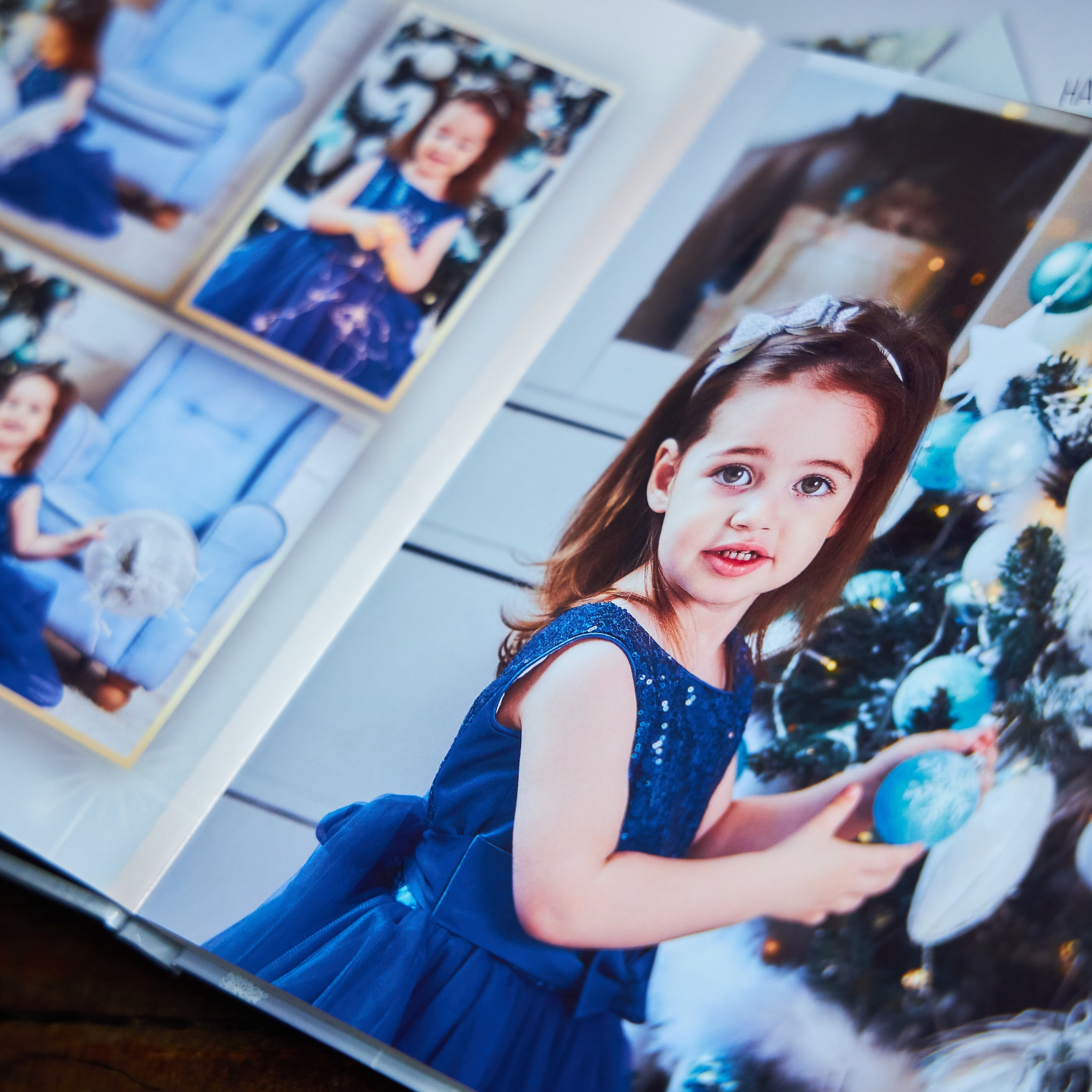 Две красавицы в прекрасном интерьере