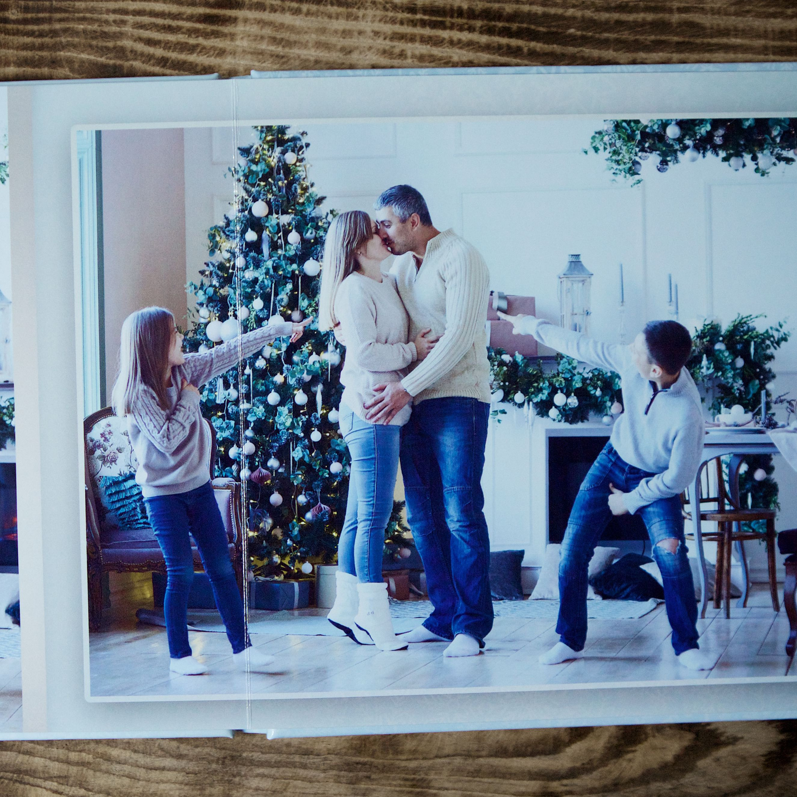 Новогодняя фотокнига очень весёлой семьи