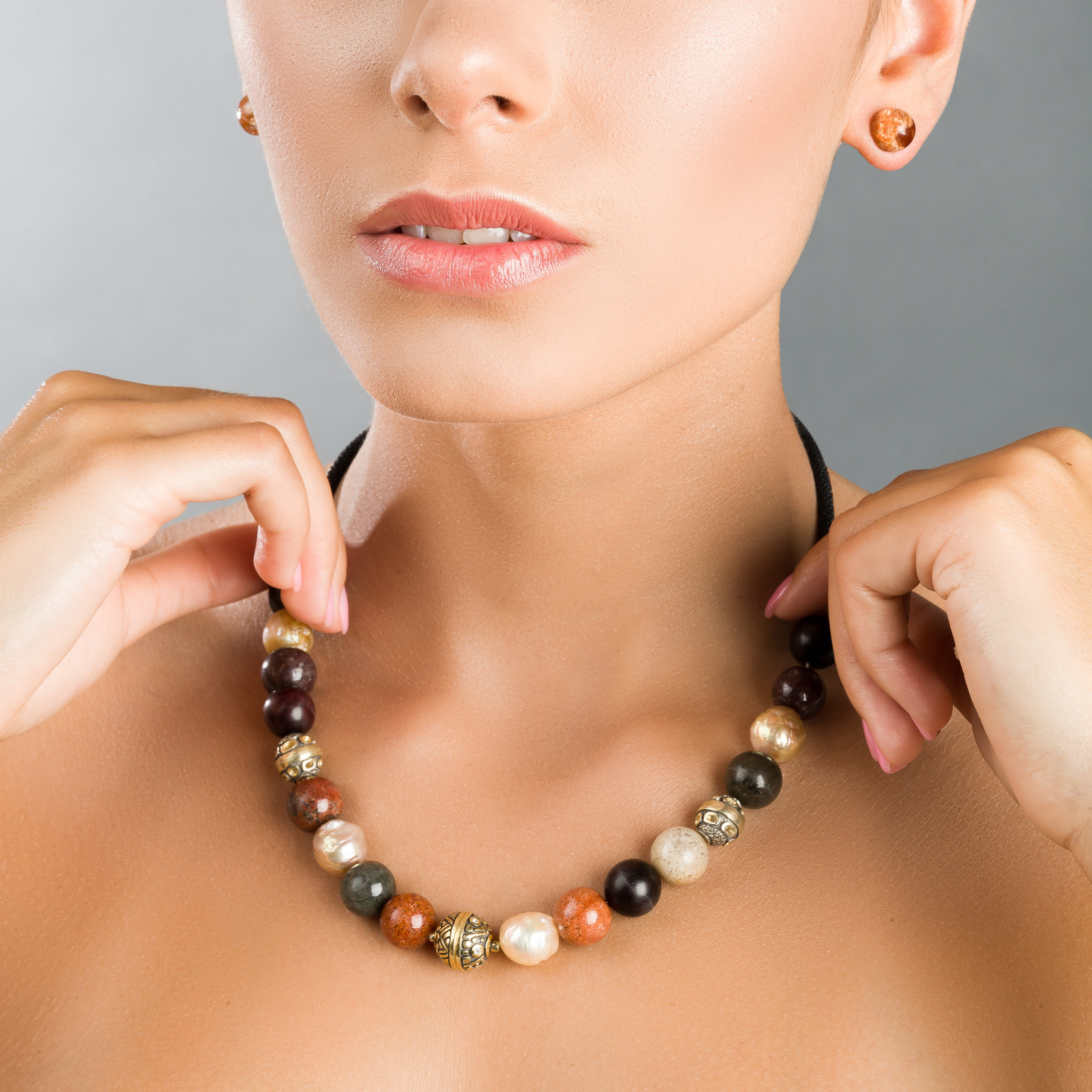 IRStudio: фотосъемка ювелирных украшений на моделях