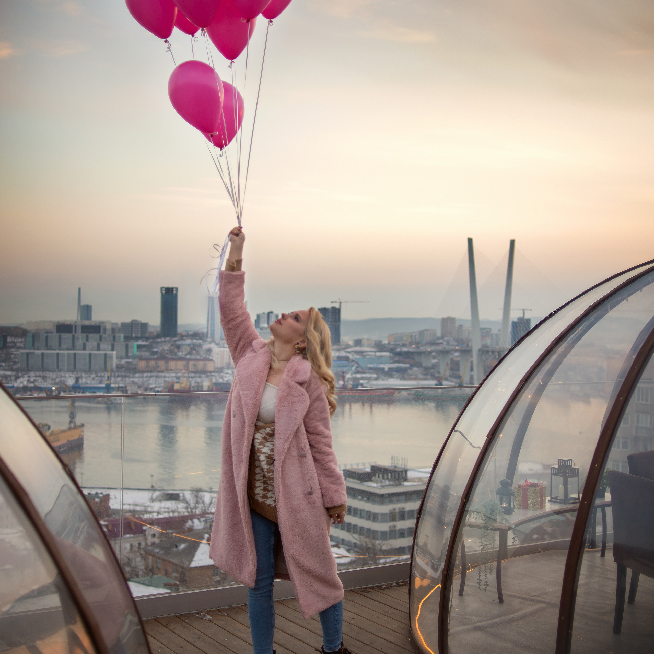 На большом воздушном шаре