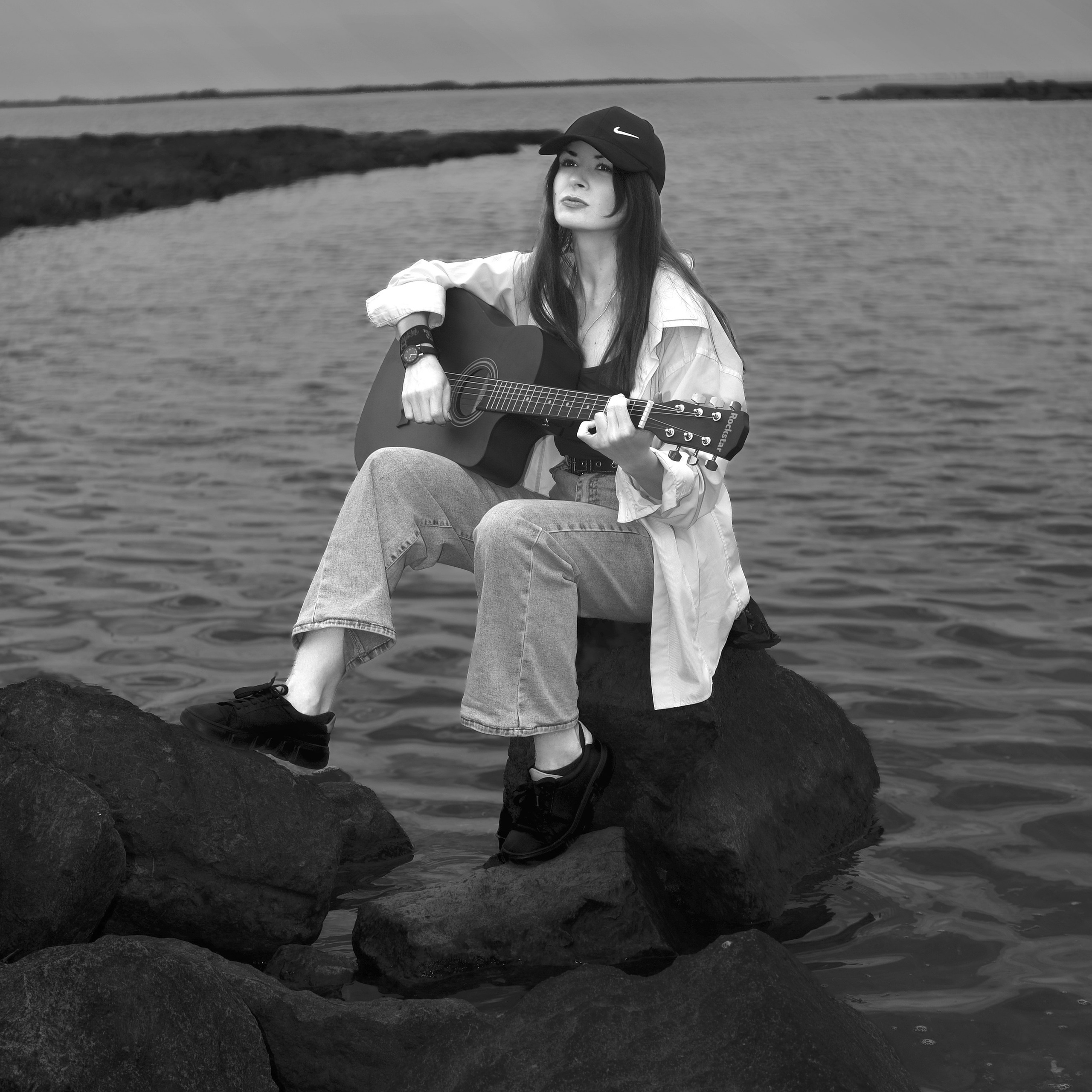 девушка с гитарой