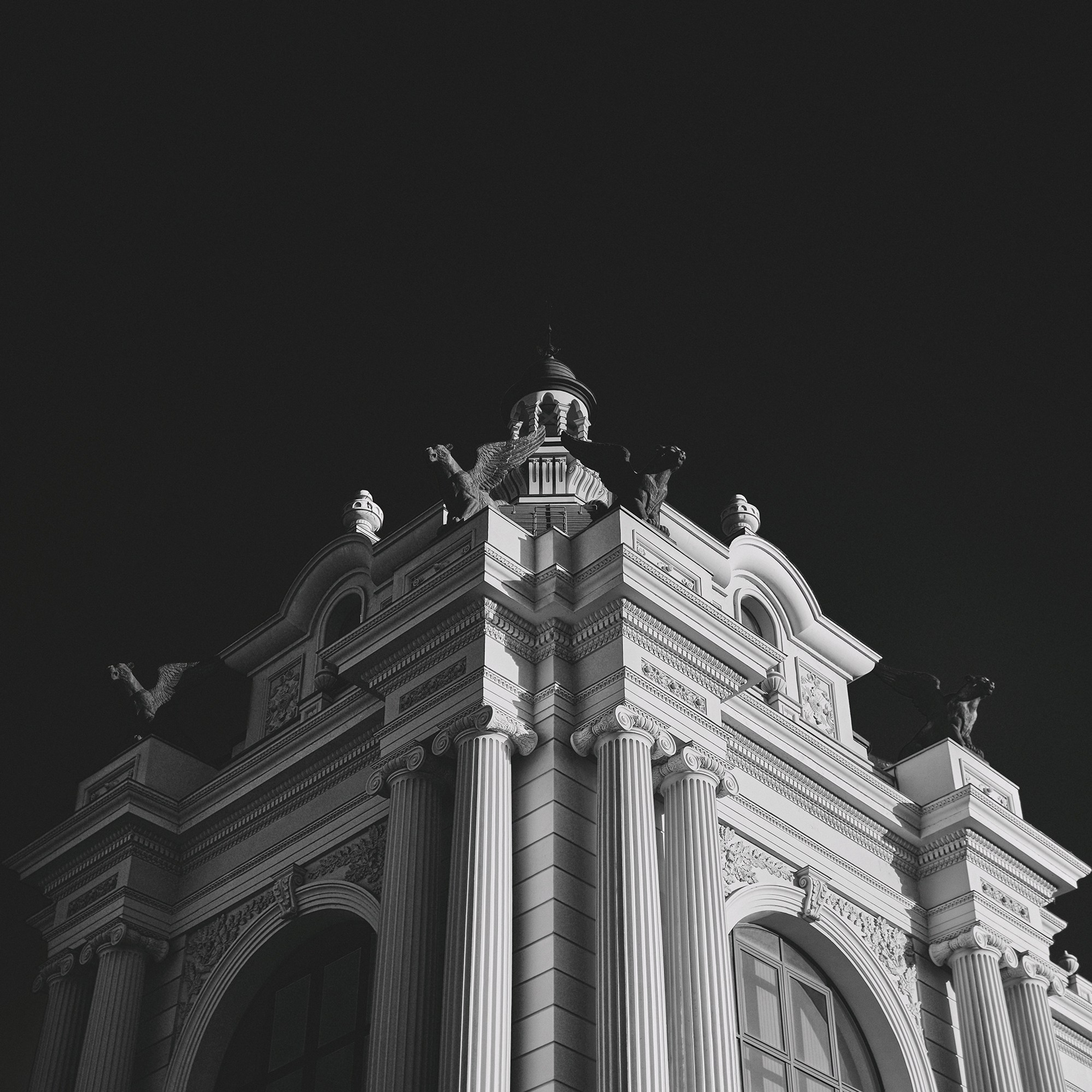 Professional photoshoots in Kazan for tourists with English-speaking photographer Sadegh Azarmi. Explore the city and capture unforgettable moments. Tel: +79172284430 Email: azarmi.ru@yandex.ru instagram: https://instagram.com/azarmi.ru