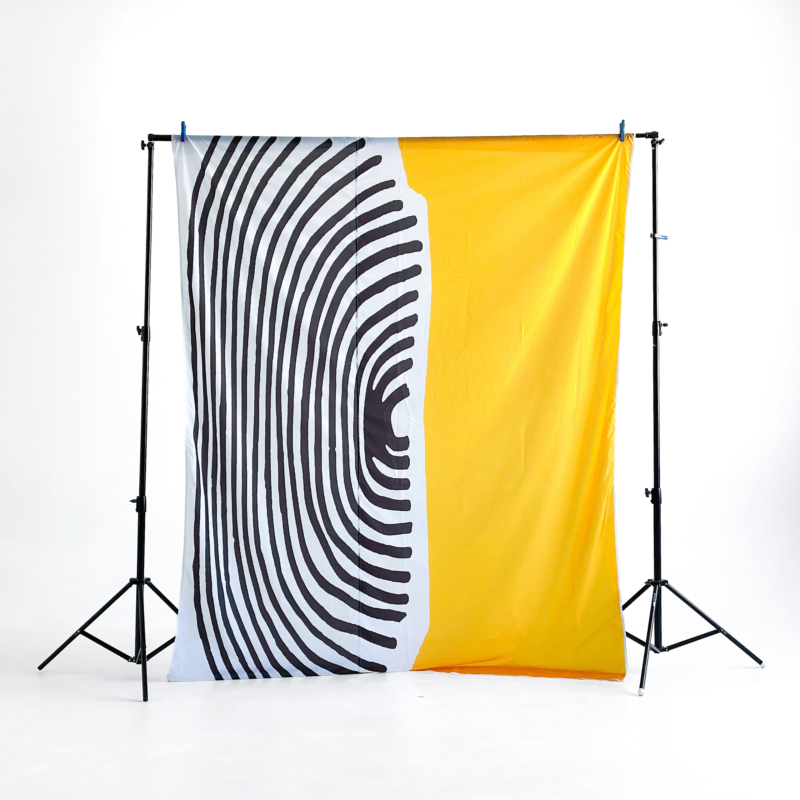 Жёлтый «Африка», 200 руб/час при аренде в студии