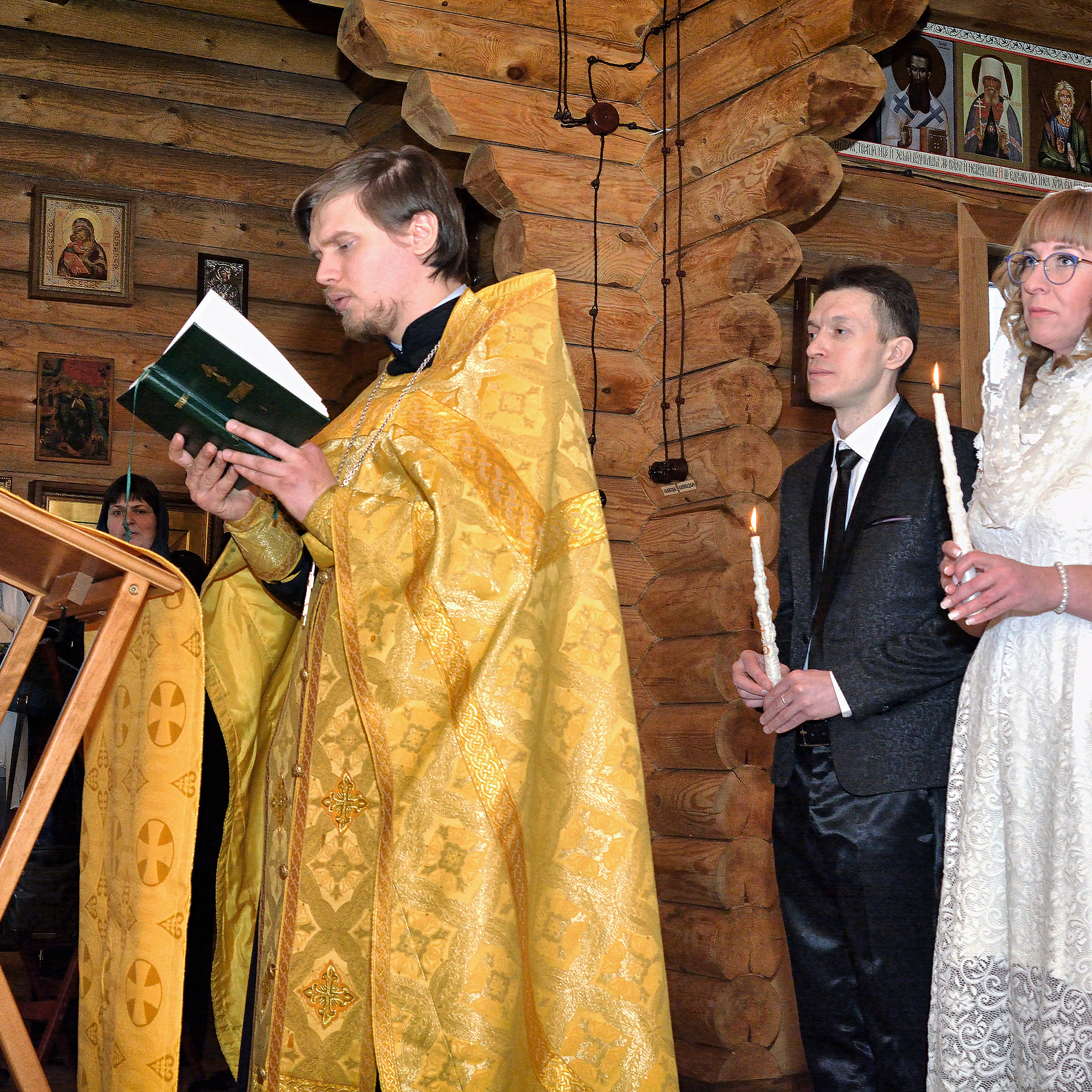 Венчания Ильи и Аллы в храме преподобного человека Божия Алексия в Садовниках. Свадебный фотограф Олег Шатохин  Москва и Московской область