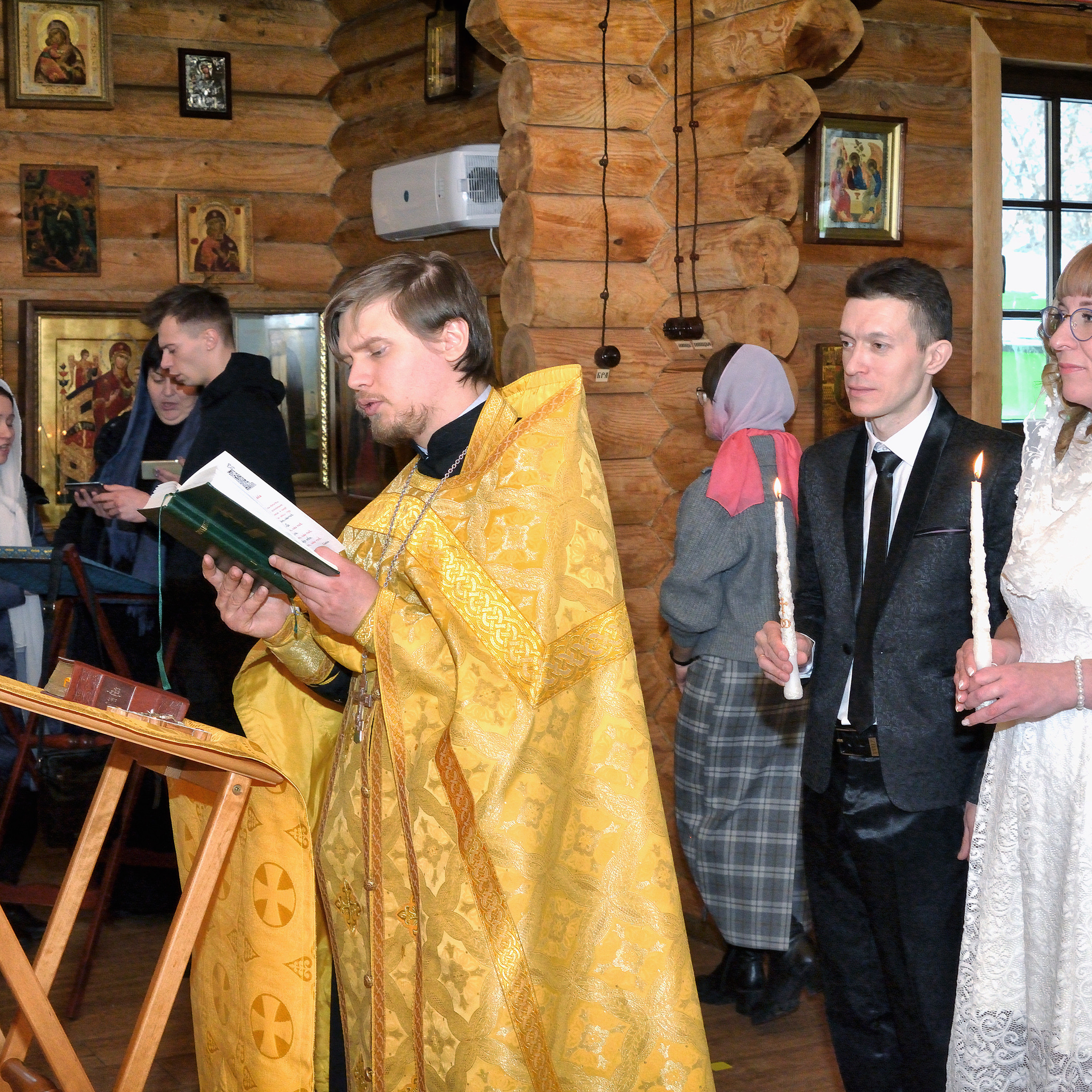 Венчания Ильи и Аллы в храме преподобного человека Божия Алексия в Садовниках. Свадебный фотограф Олег Шатохин  Москва и Московской область