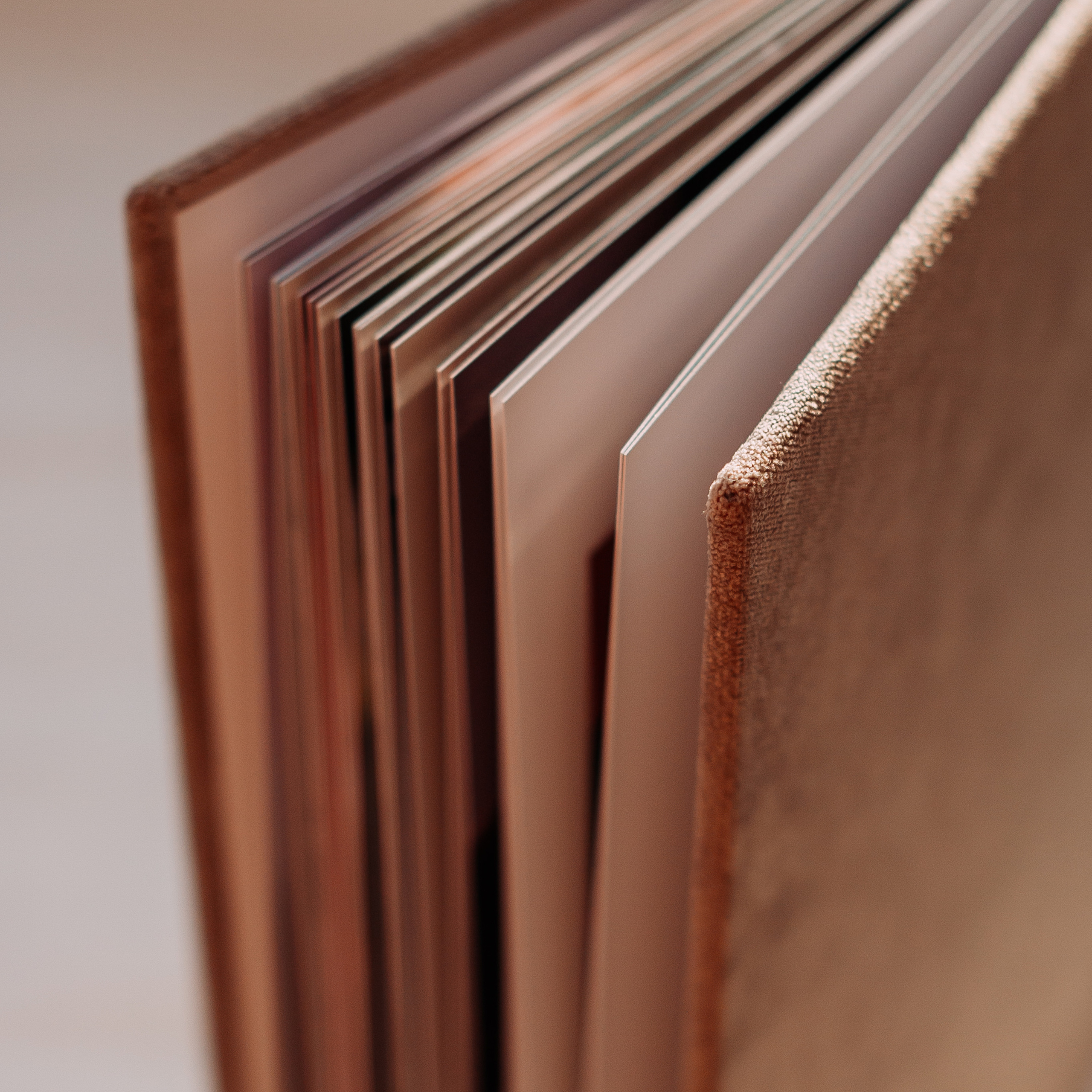 Страницы в ламинации. Свадебный фотограф Алёна Замотаева