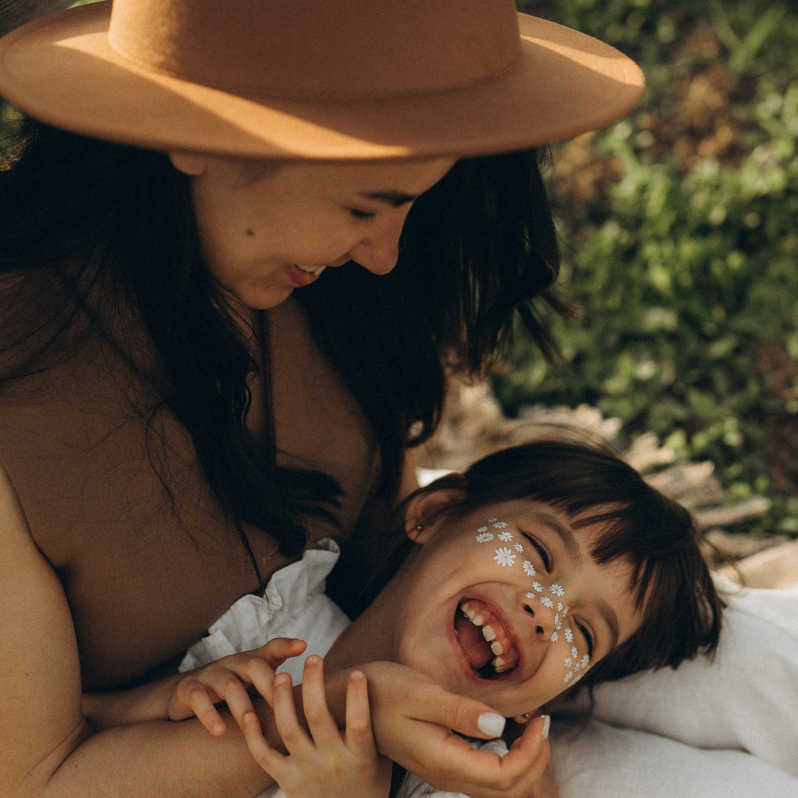 Алина и София