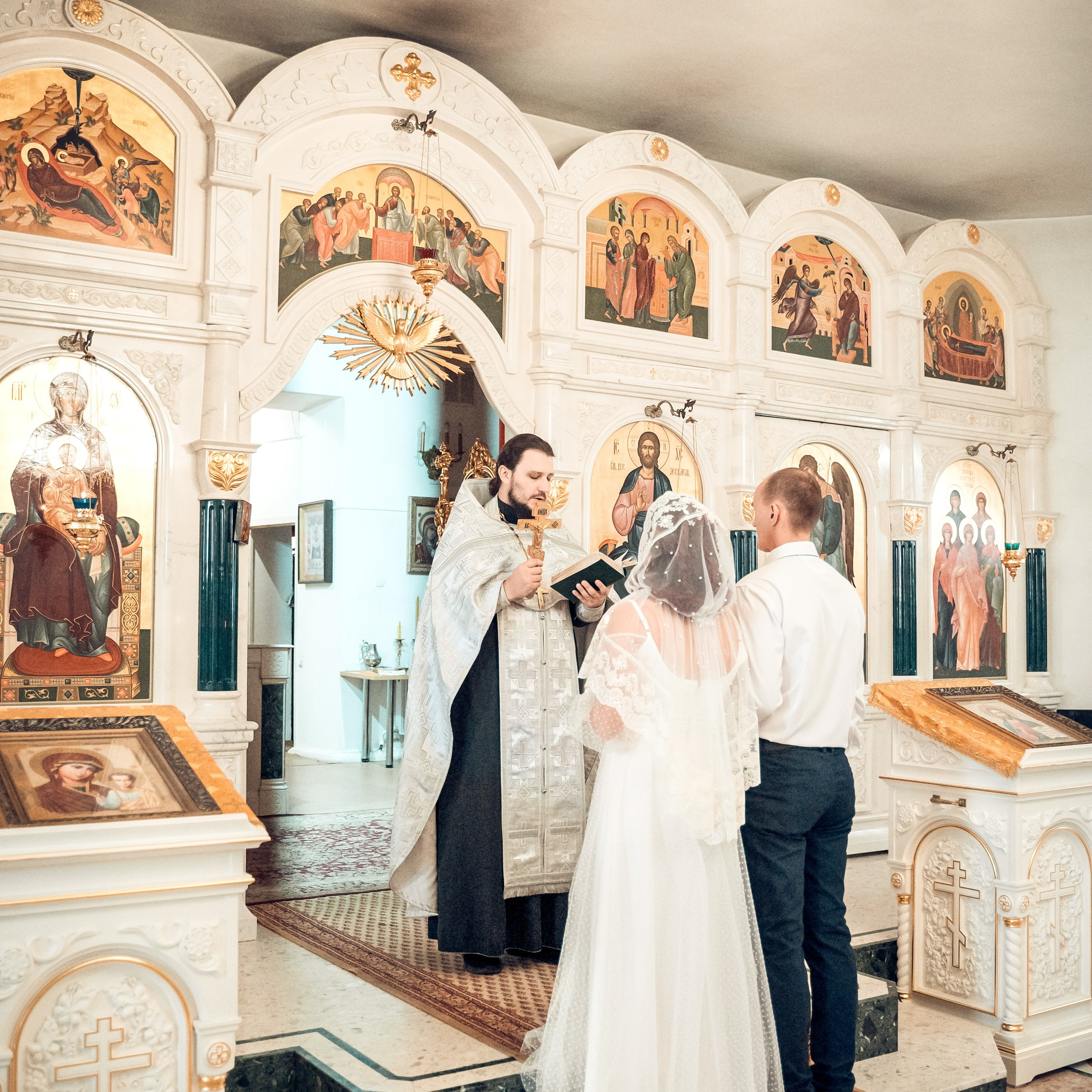 Таинство Венчания Алексея и Юлии в храмеРождества Христова