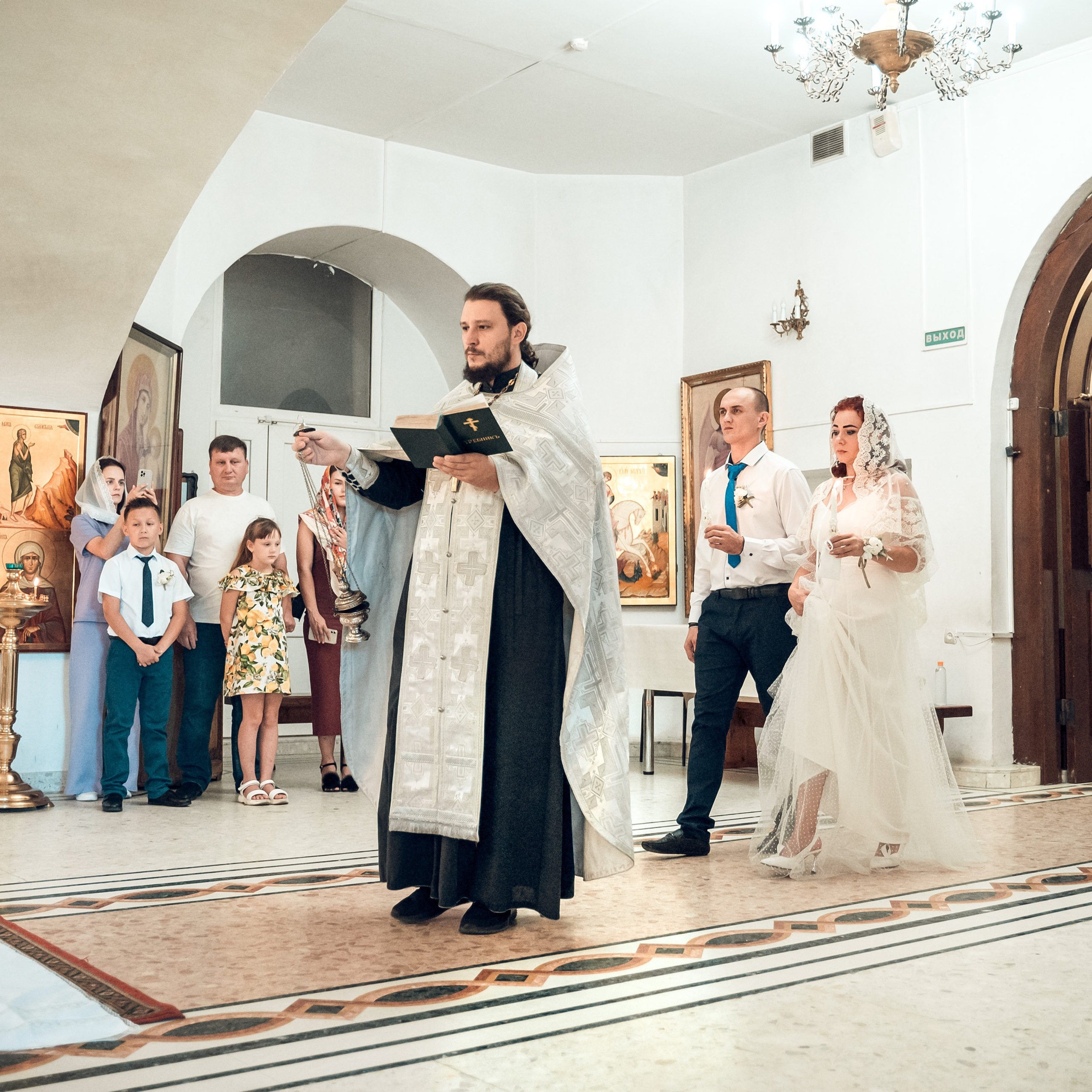 Таинство Венчания Алексея и Юлии в храмеРождества Христова