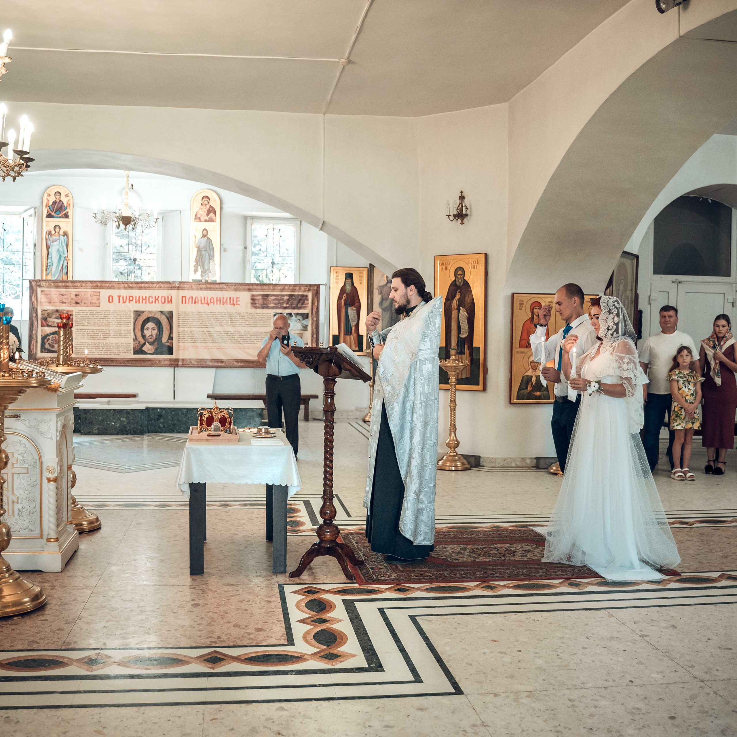 Таинство Венчания Алексея и Юлии в храмеРождества Христова