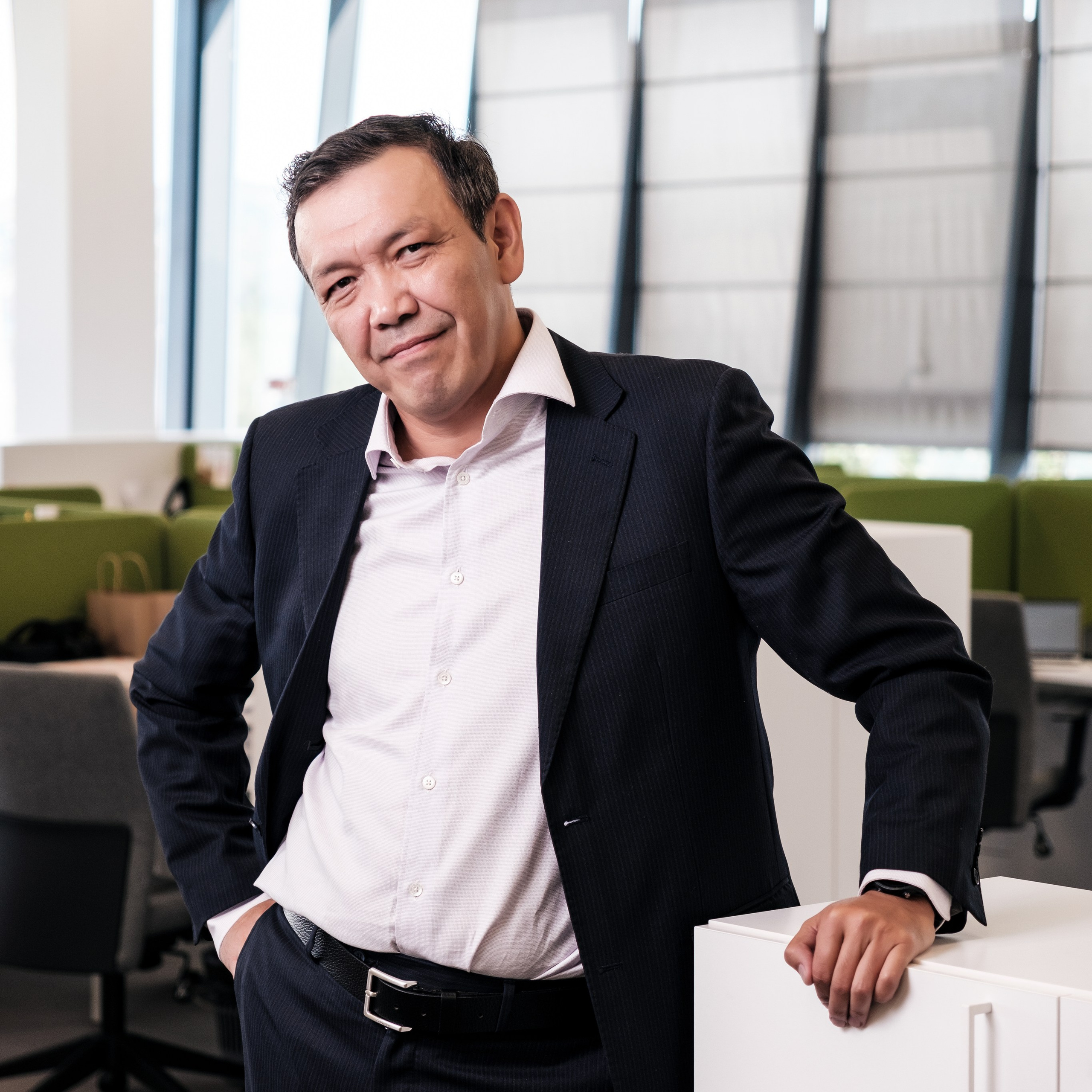 Бизнес портрет Алматы фотосессия в студии