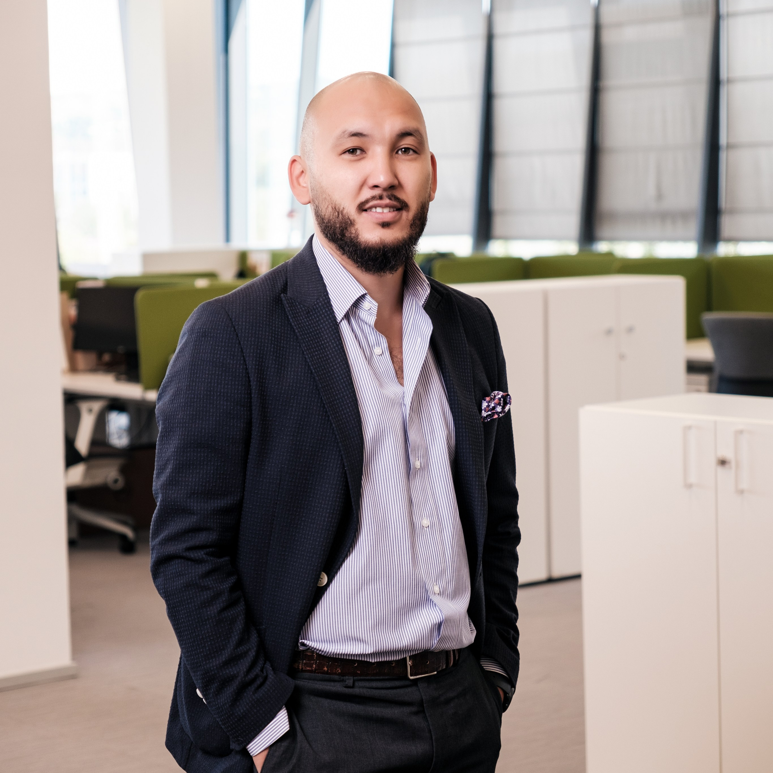 Бизнес портрет Алматы фотосессия в студии