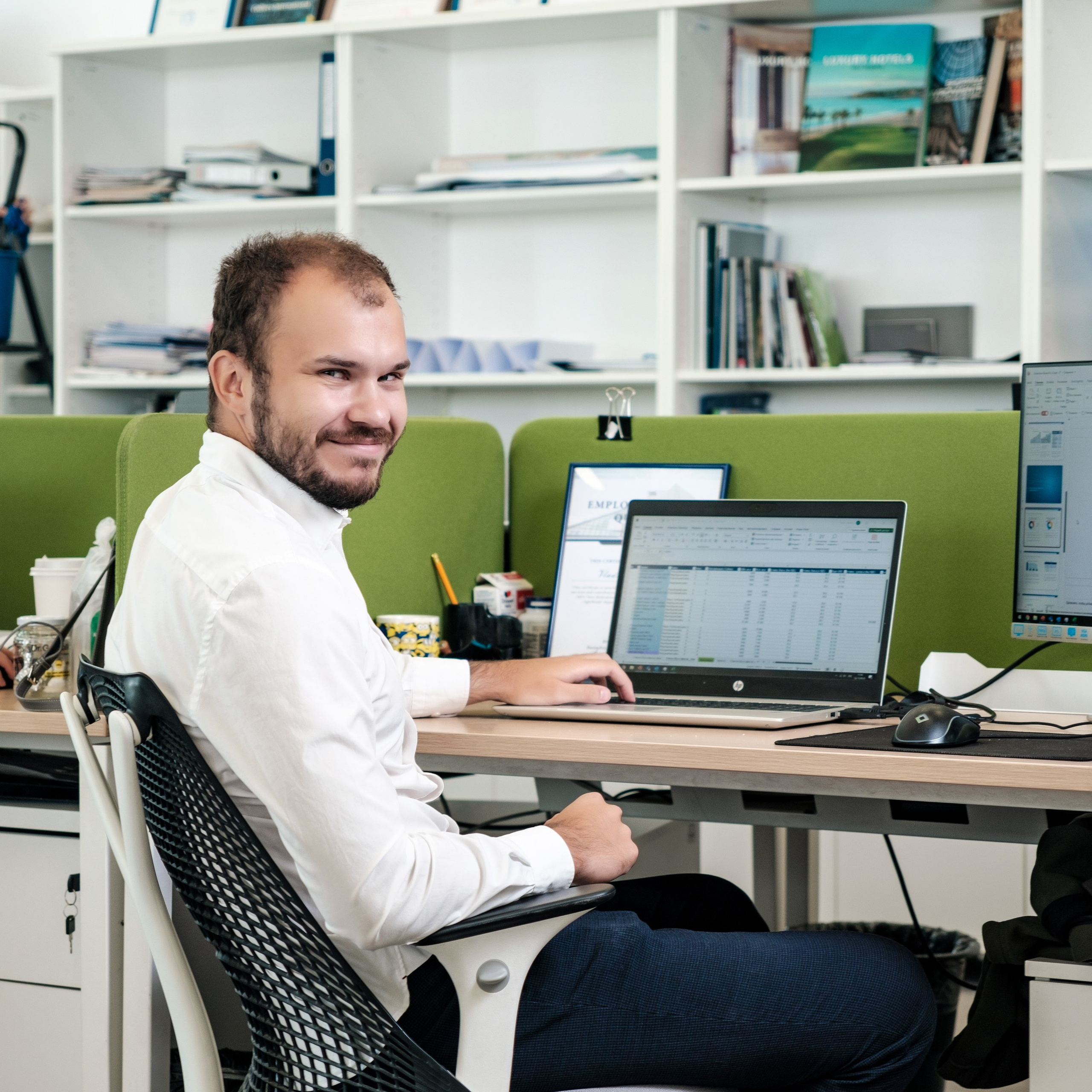 Бизнес портрет Алматы фотосессия в студии