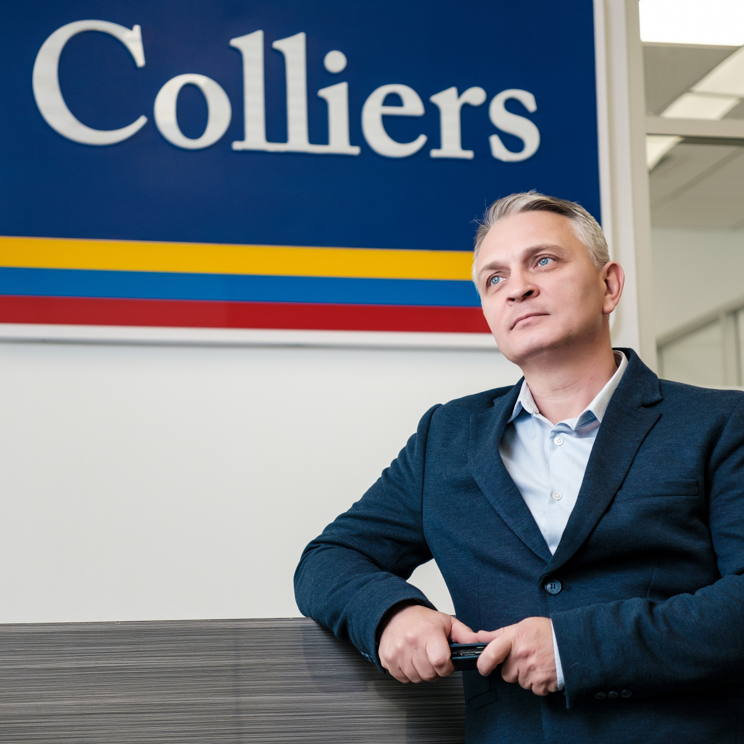 Бизнес портрет Алматы фотосессия в студии