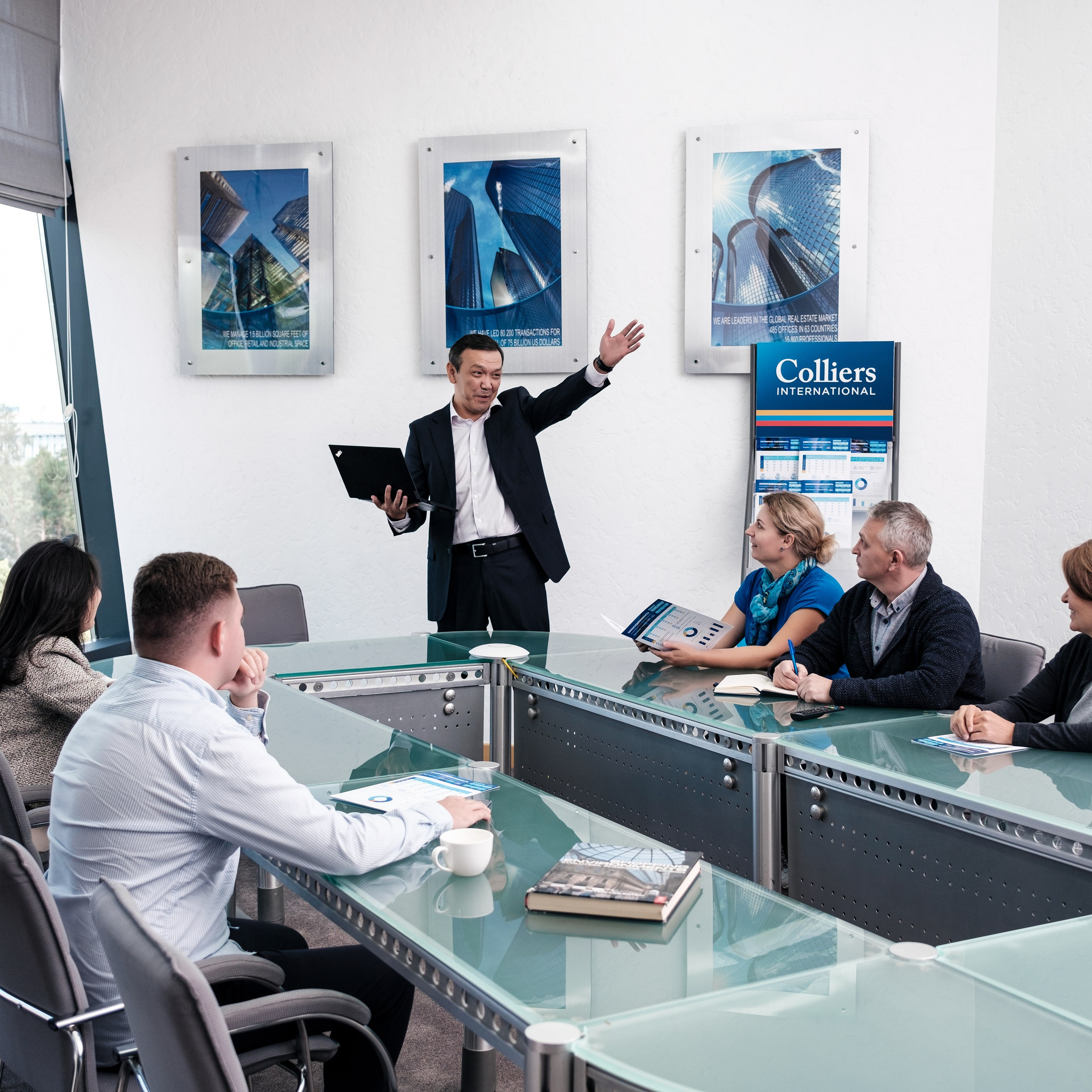 Бизнес портрет Алматы фотосессия в студии