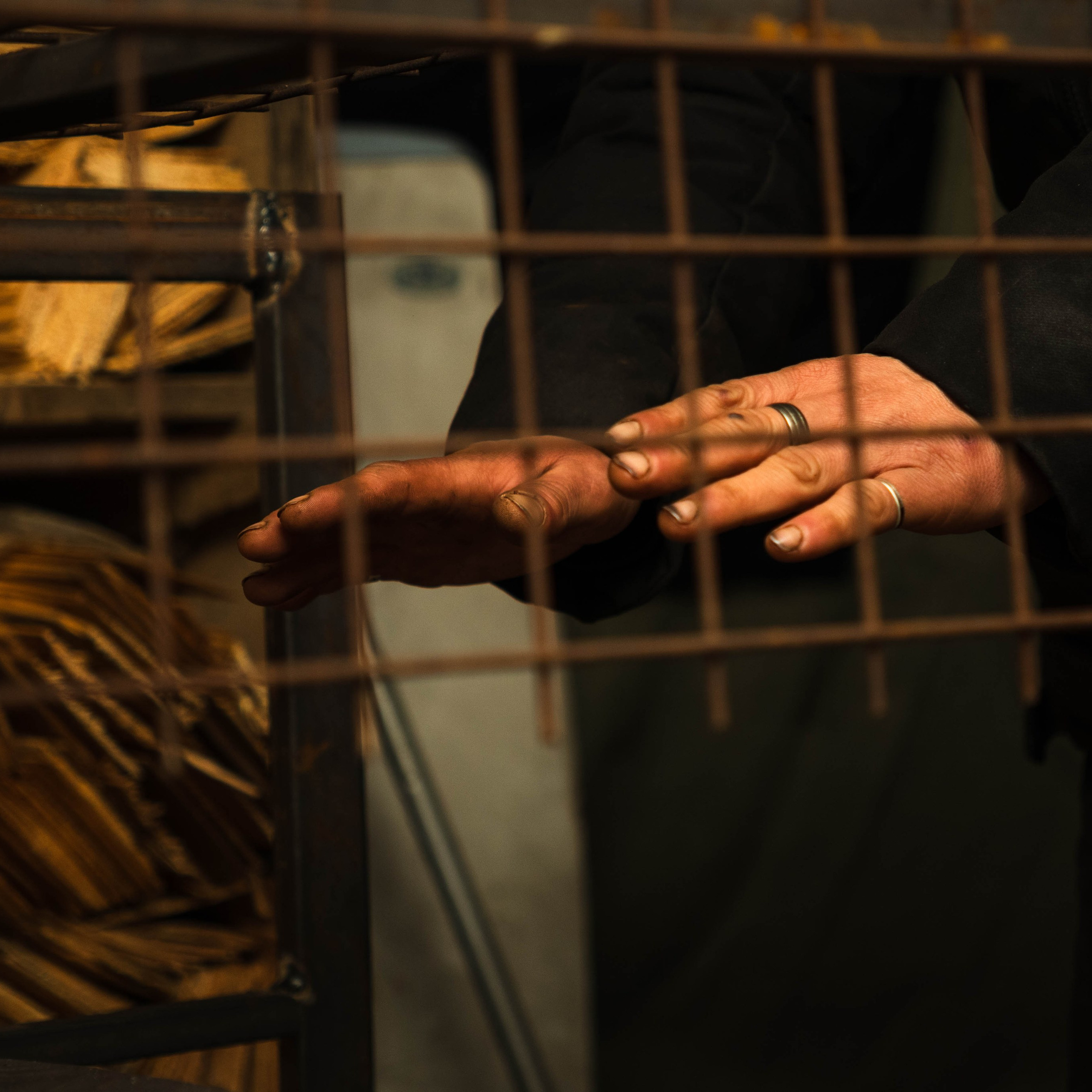 Репортажная съемка. «Ночлежка». Пункт обогрева; Неравнодуш