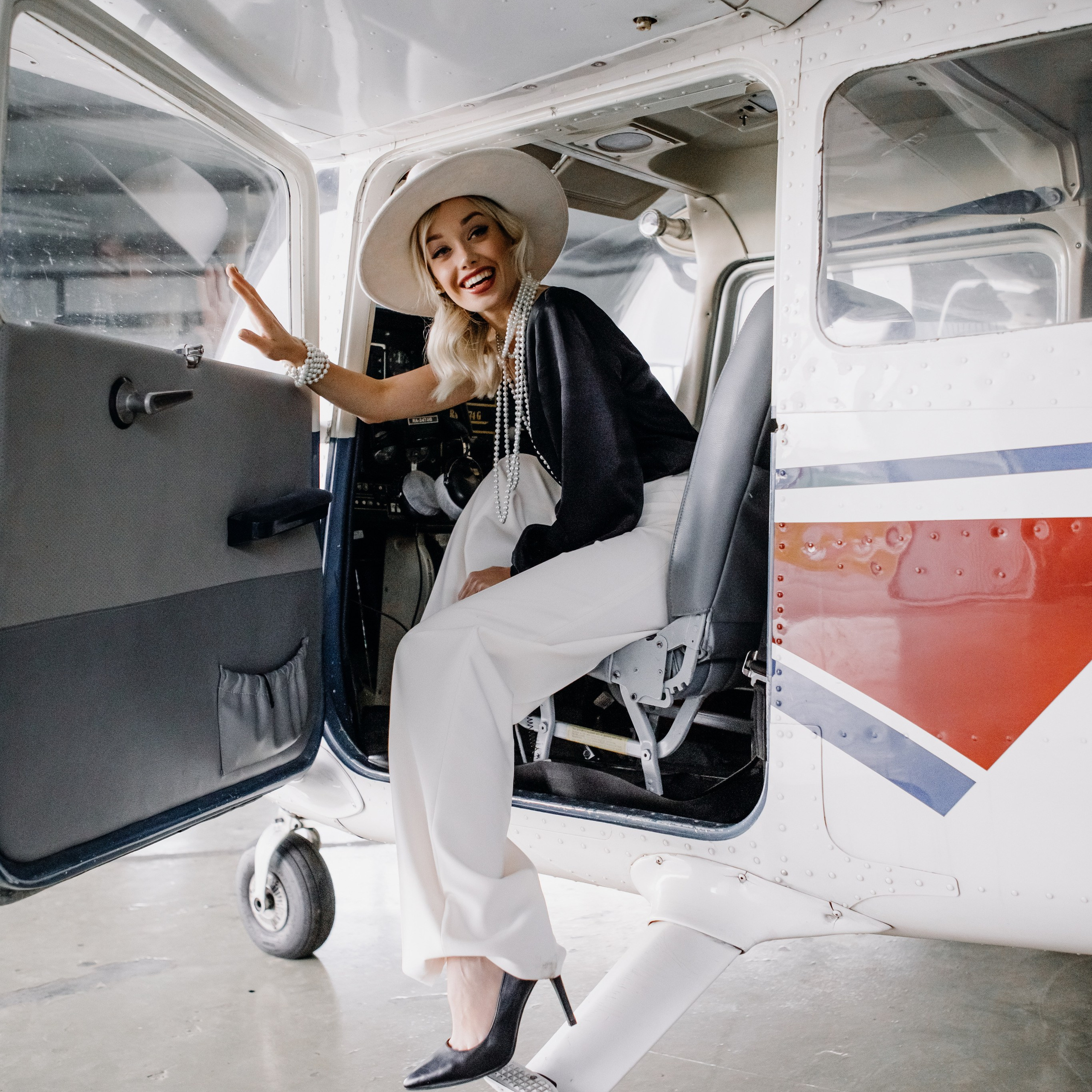 Съемка на аэродроме с самолетом