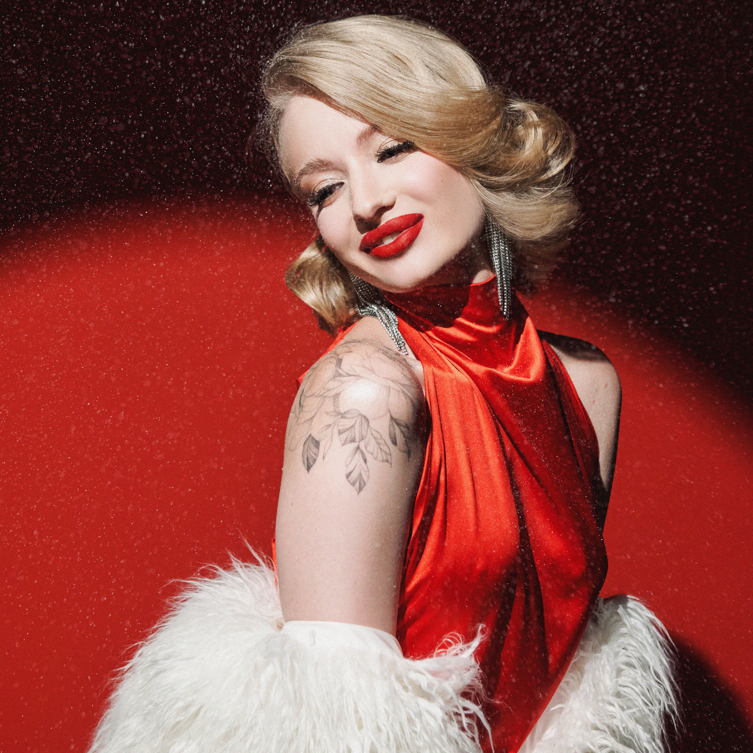 Новогодняя студийная фотосессия в Новосибирске стильный декор, огоньки и праздничная атмосфера