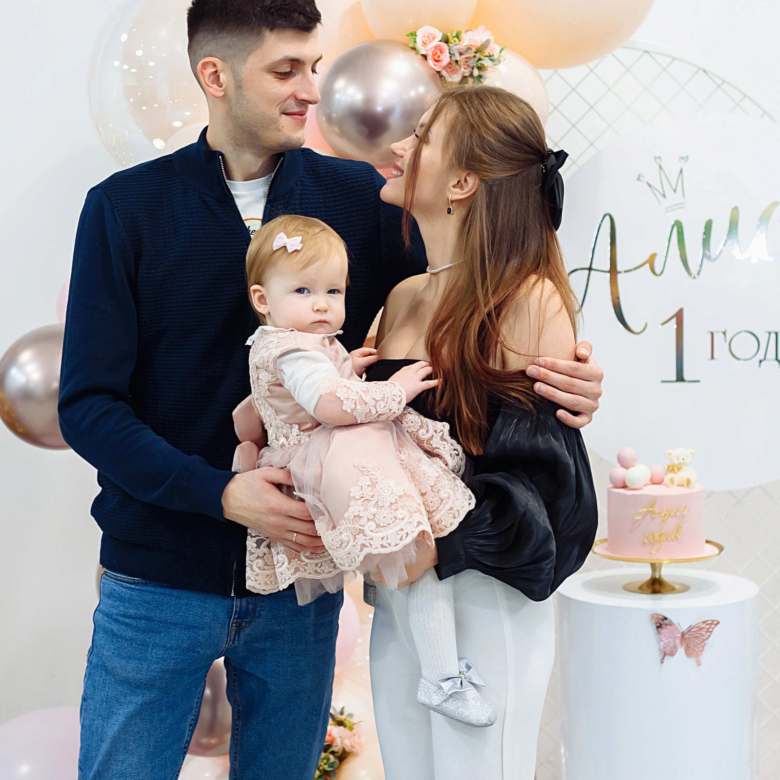 Алисе годик