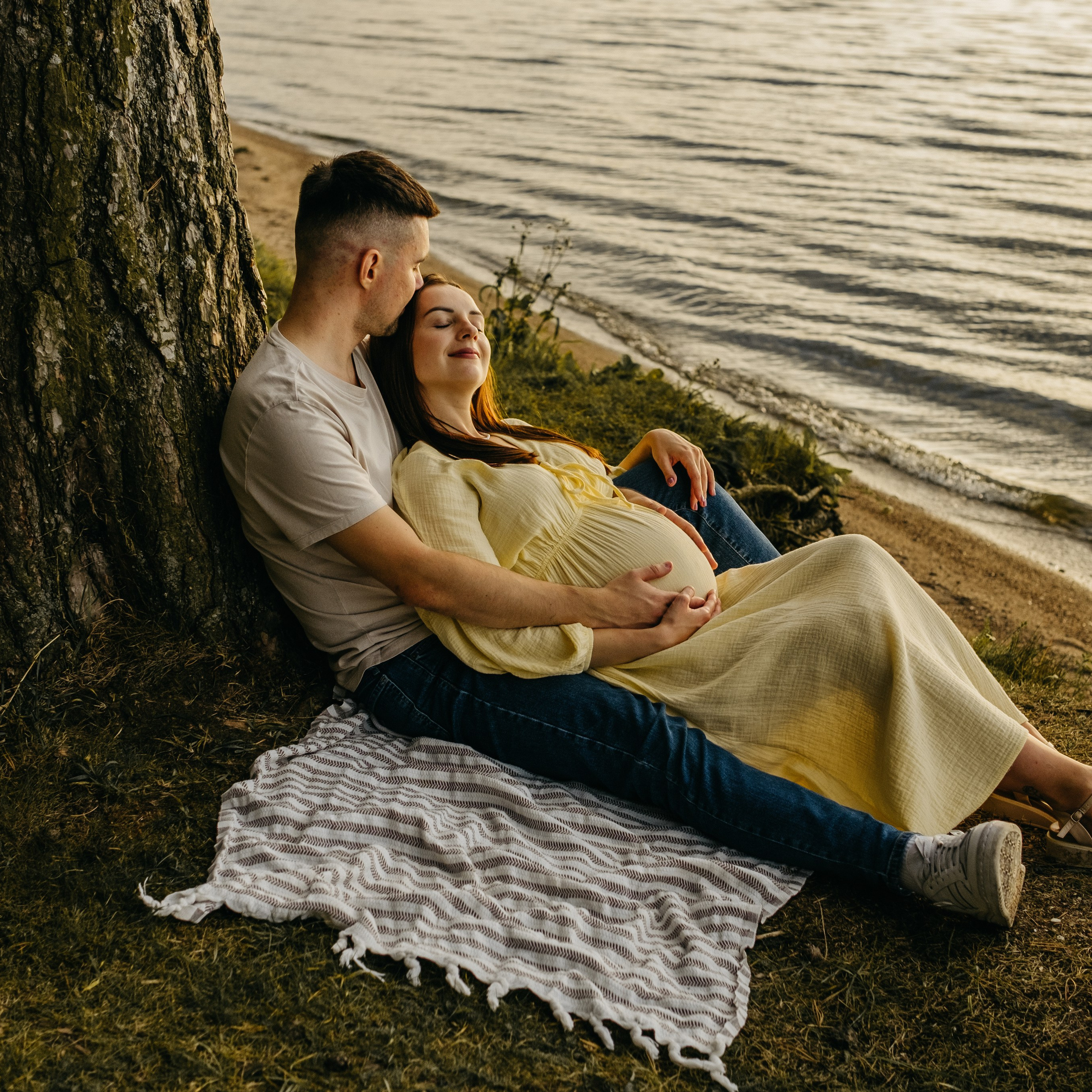 Фотосъемка беременности на природе