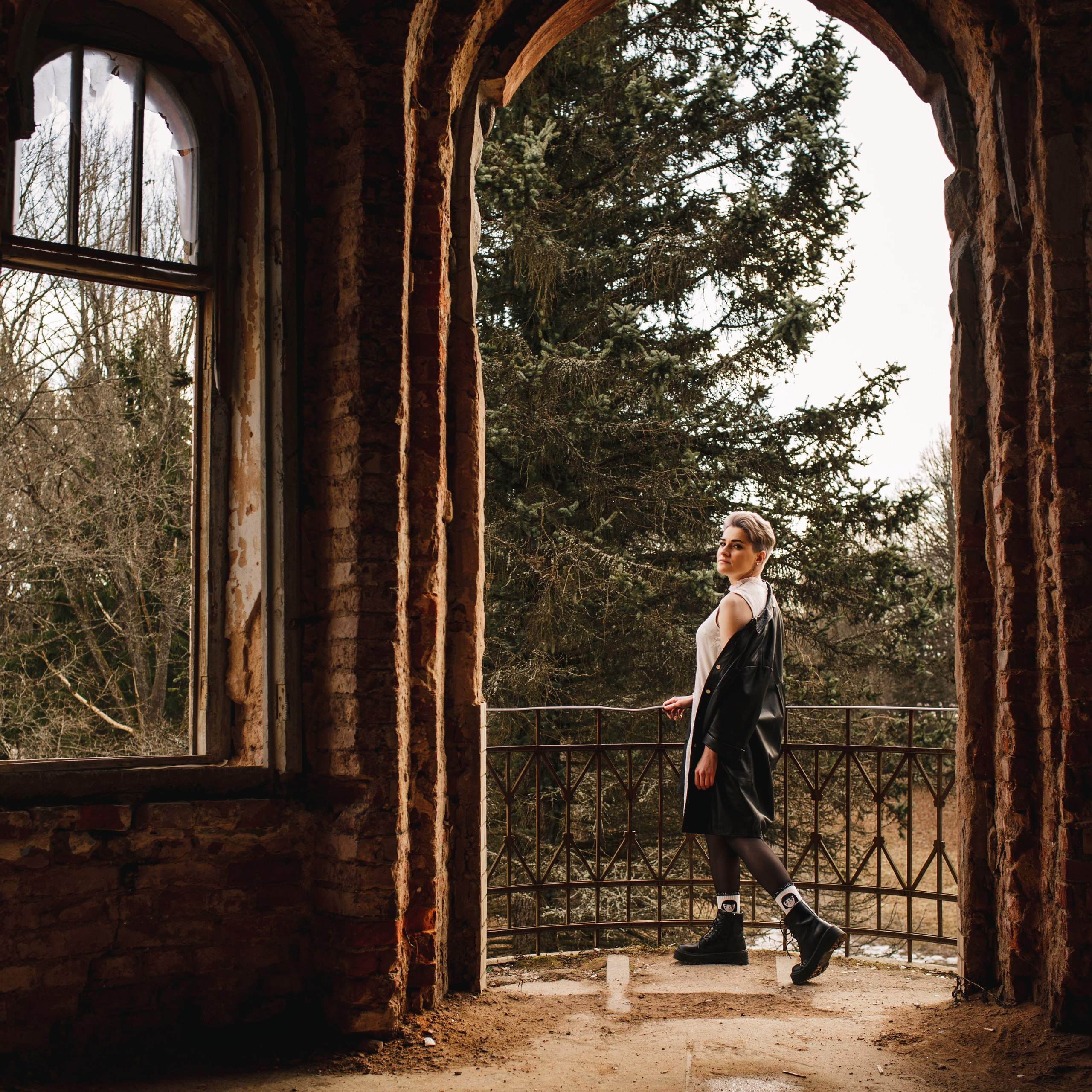 Катя. Заброшенная усадьба