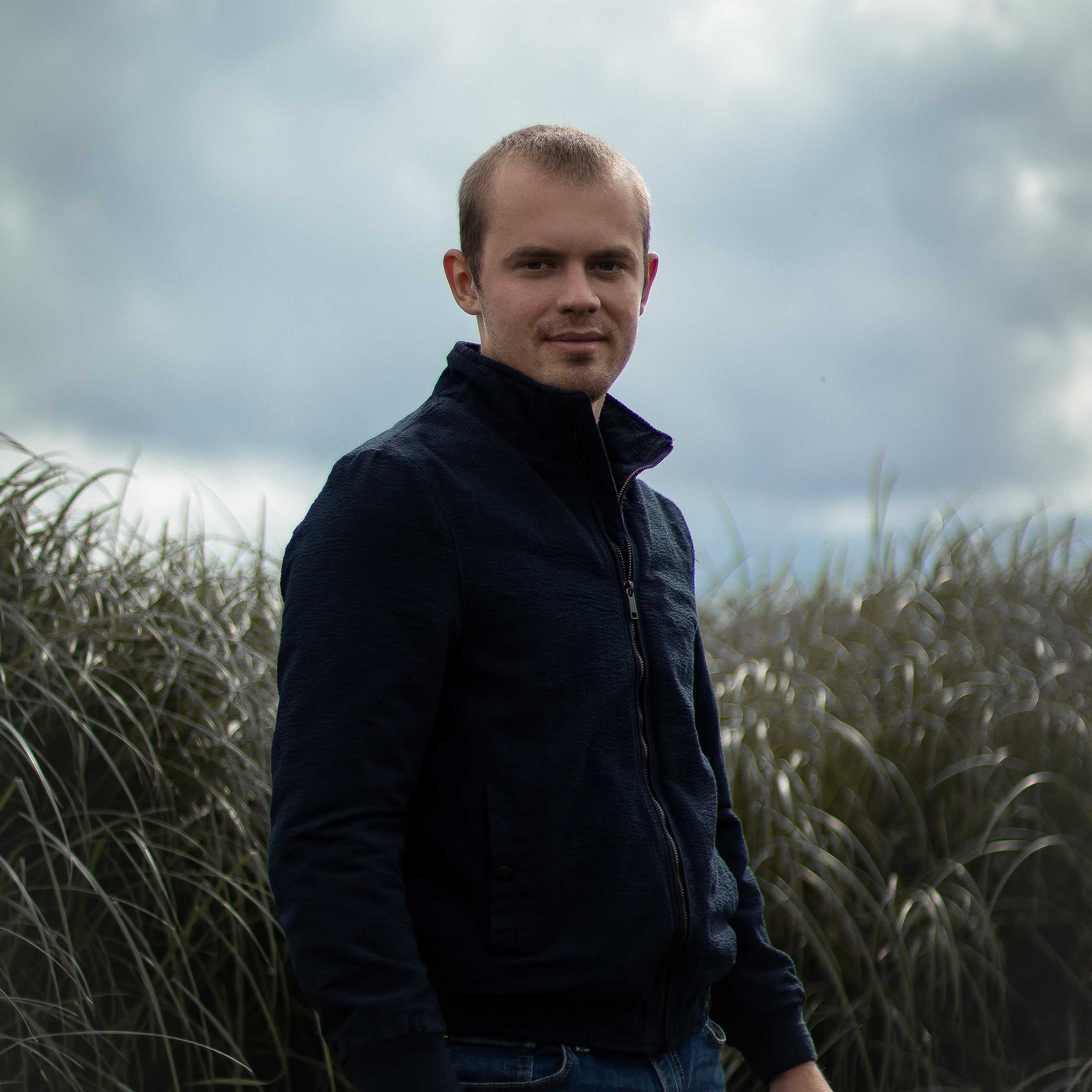 Максим. Главная