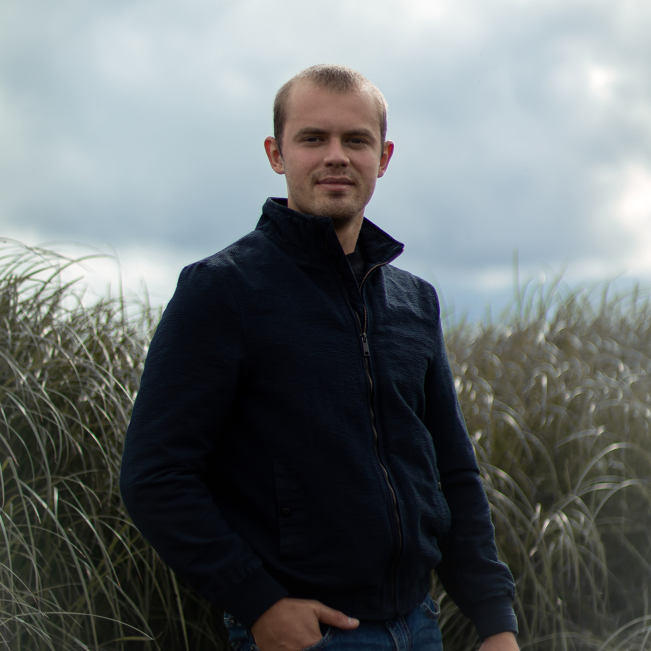 Максим. Главная