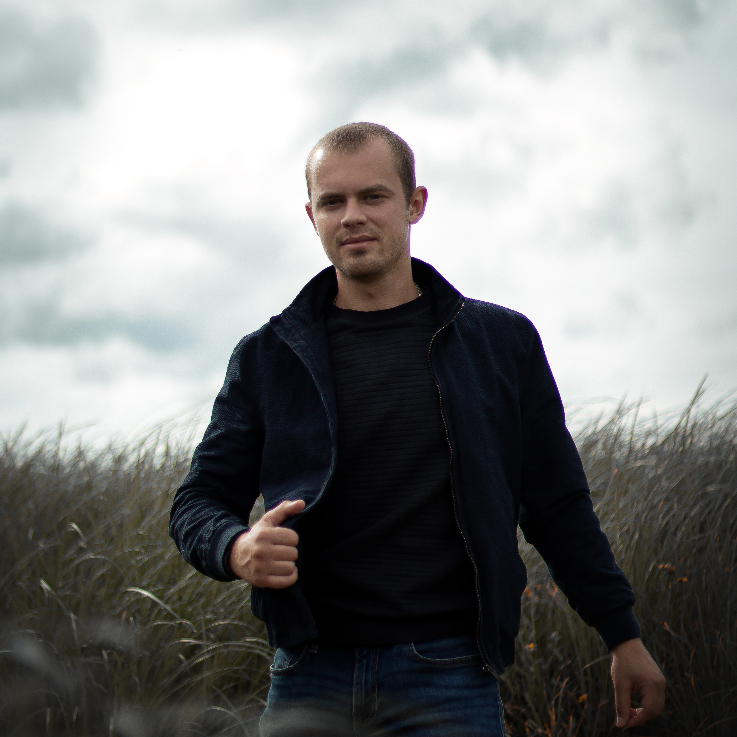 Максим. Главная