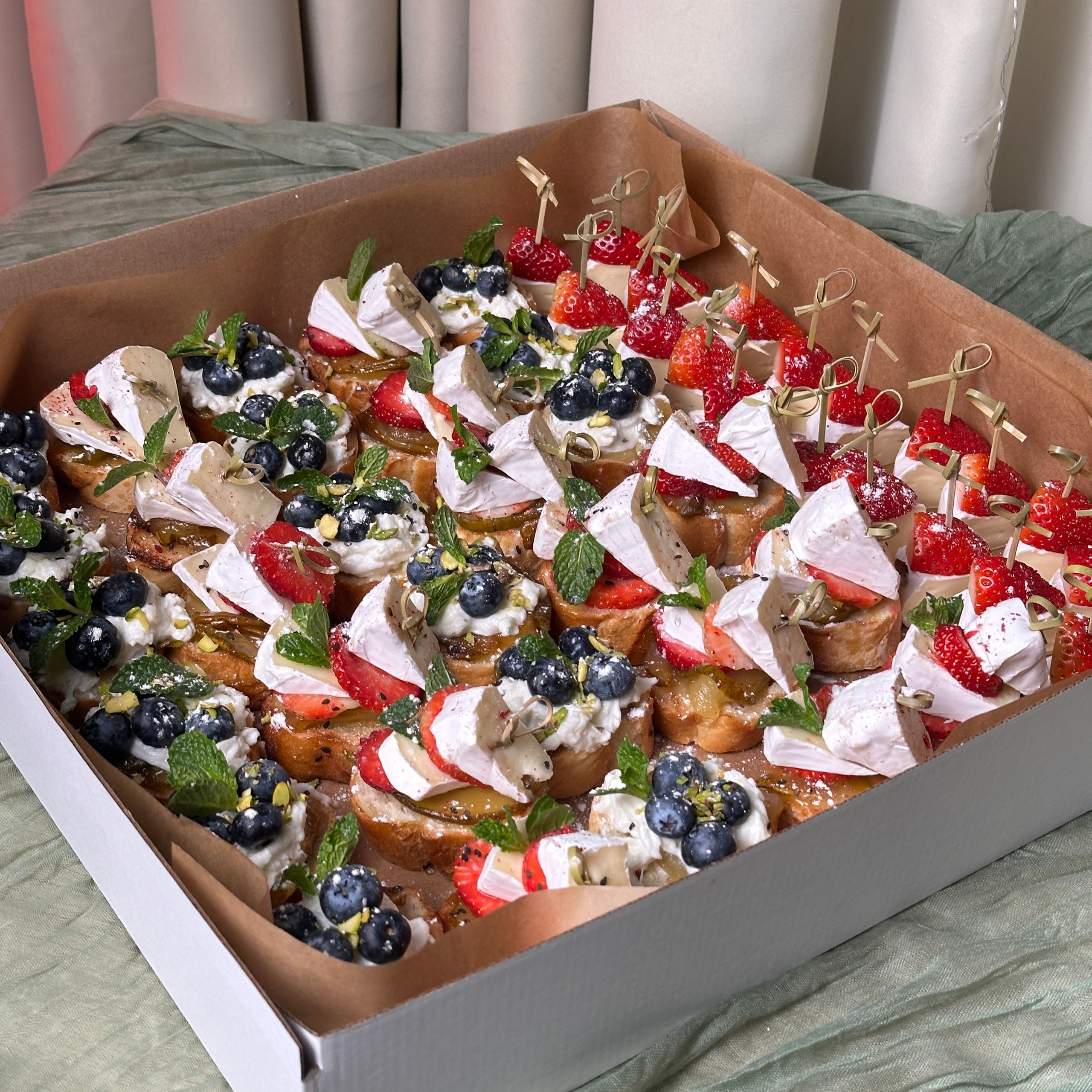 Ваши заказы. Выездной кейтеринг, съедобные букеты, торты и сладости на заказ