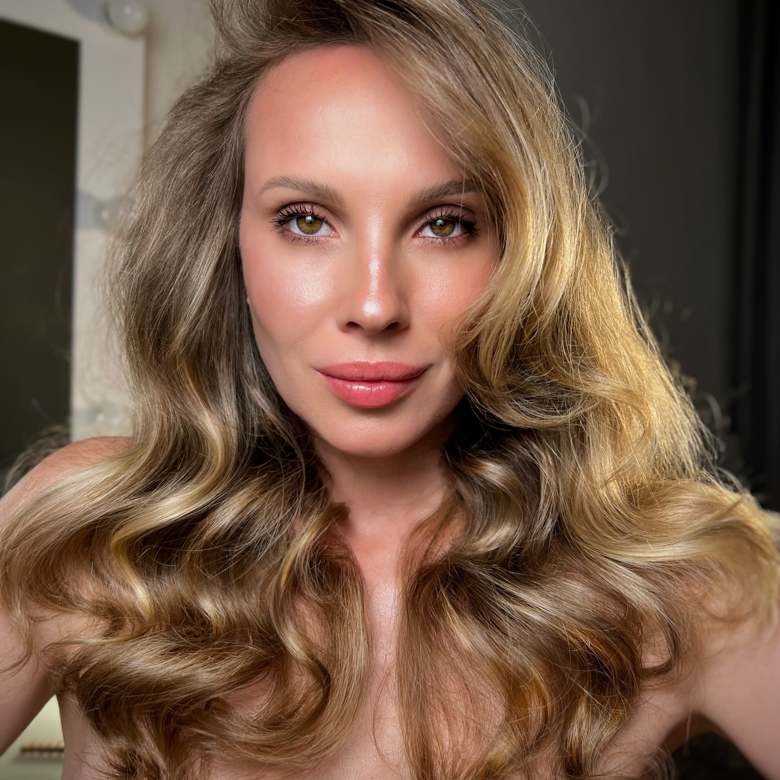 КУРС ПО ПРИЧЕСКАМ ДЛЯ СТИЛИСТОВ. Юлия Донченко, топ-стилист по причёскам и визажист в Москве