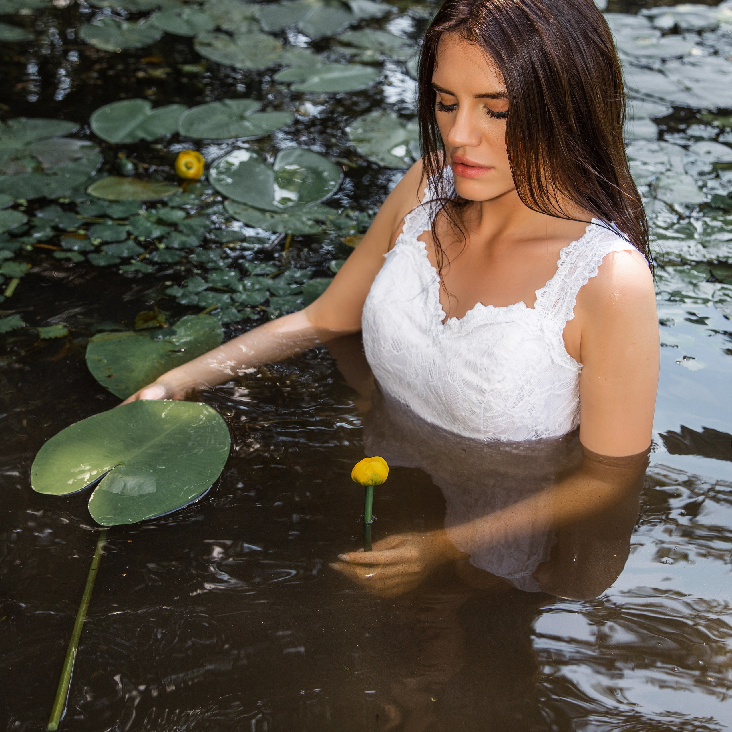 Фотосессия в&nbsp;кувшинках