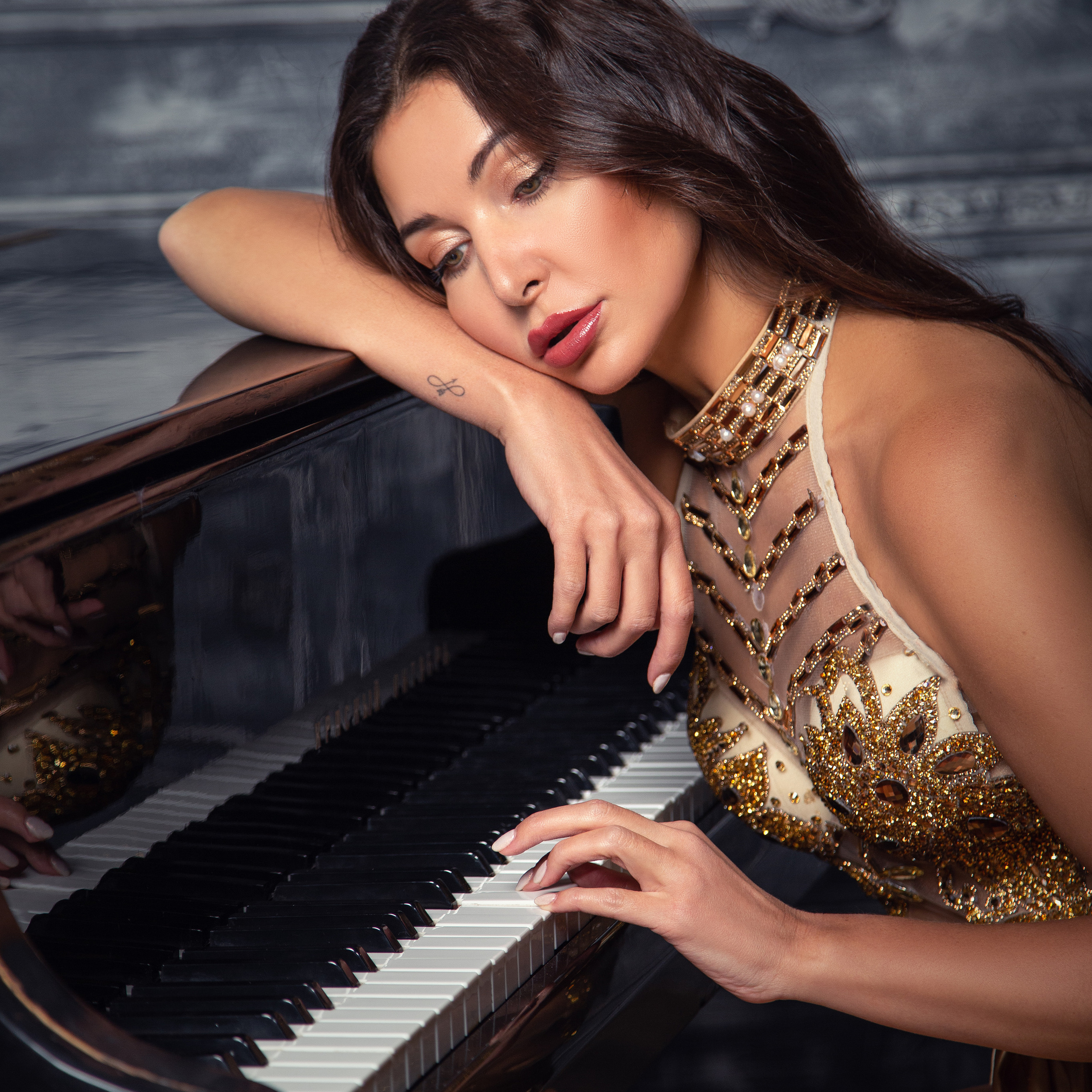 Фотосессия в&nbsp;студии с&nbsp;пианино
