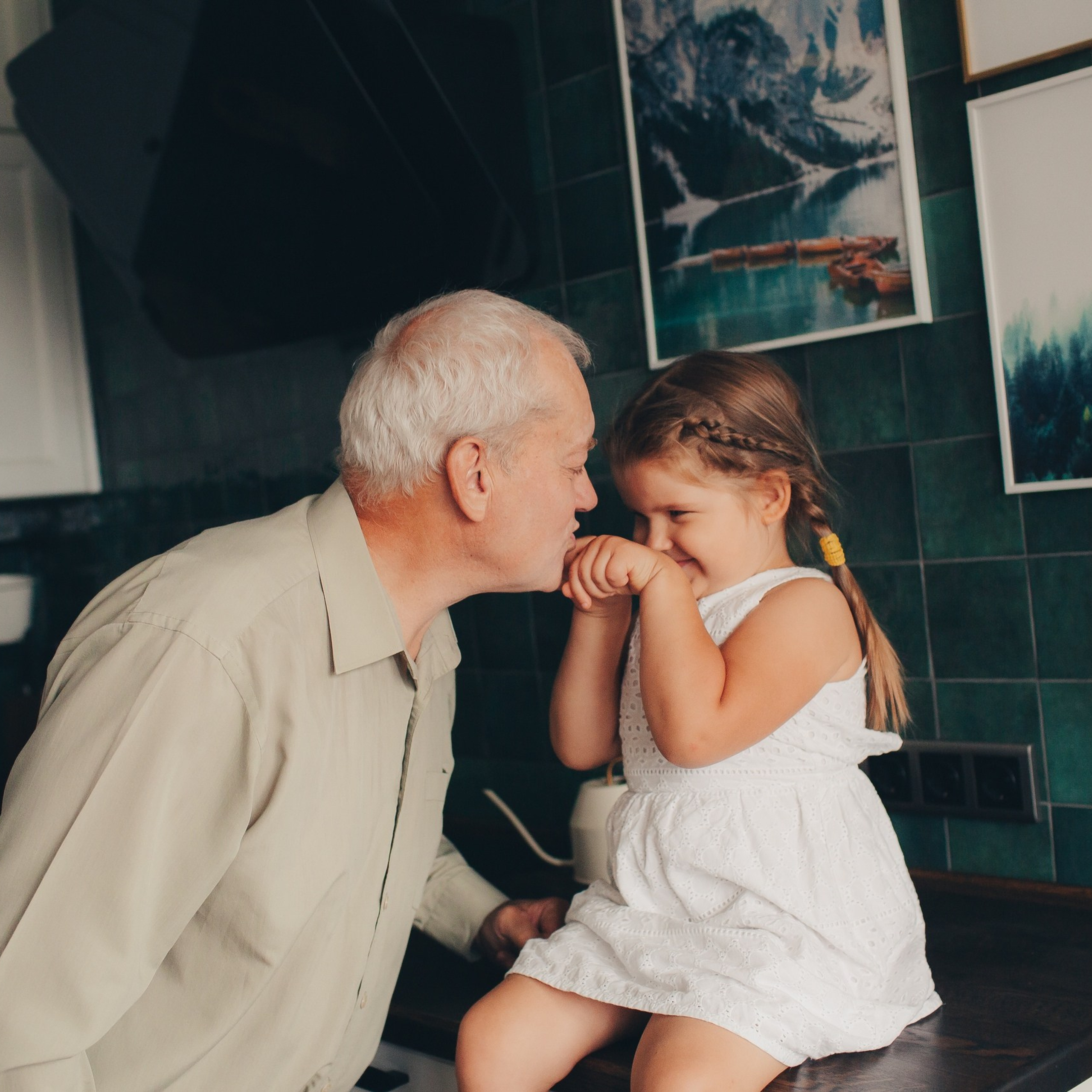 Маша, Варя, Вася и дедушка