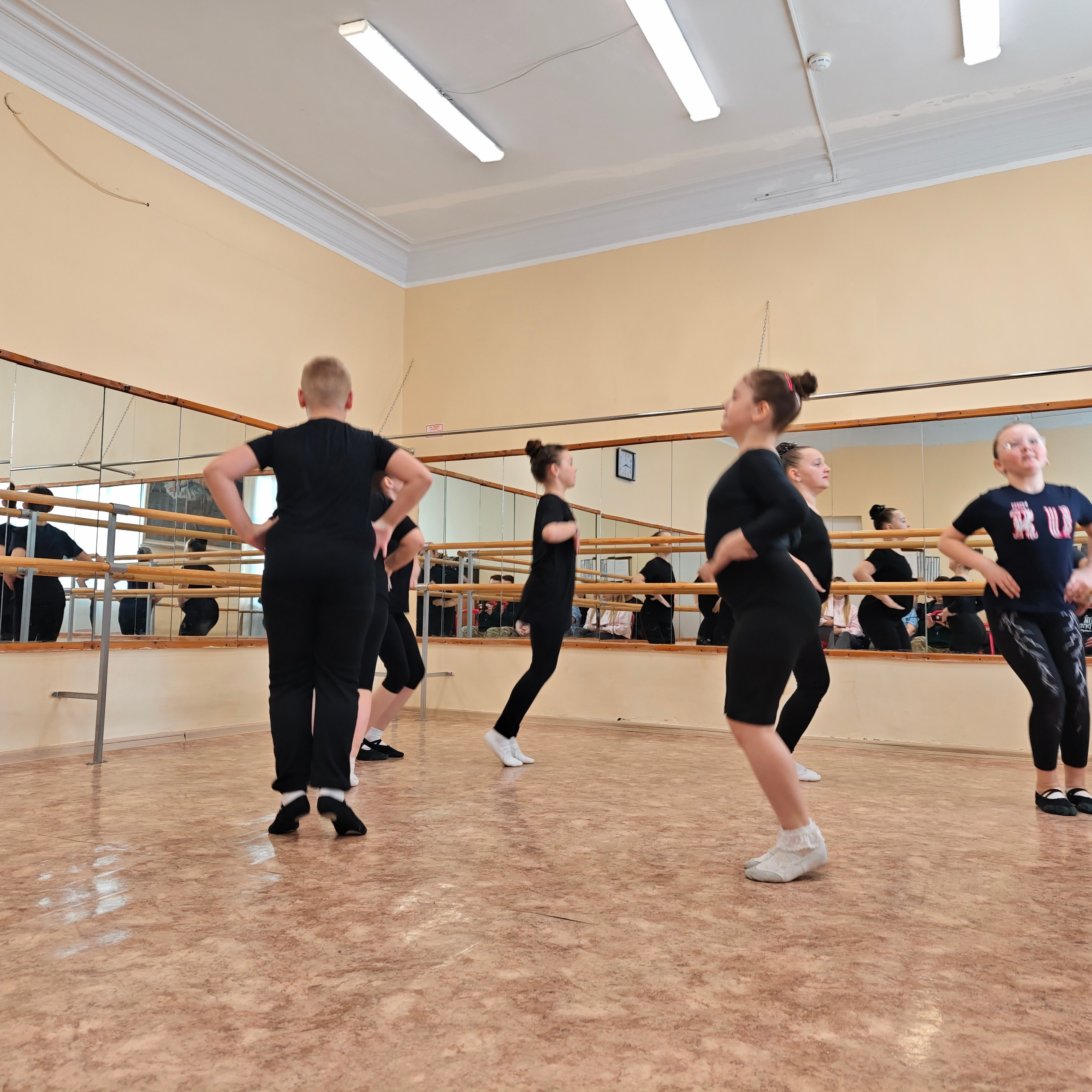 Открытый урок в танцевальной студии. Студия Джобса