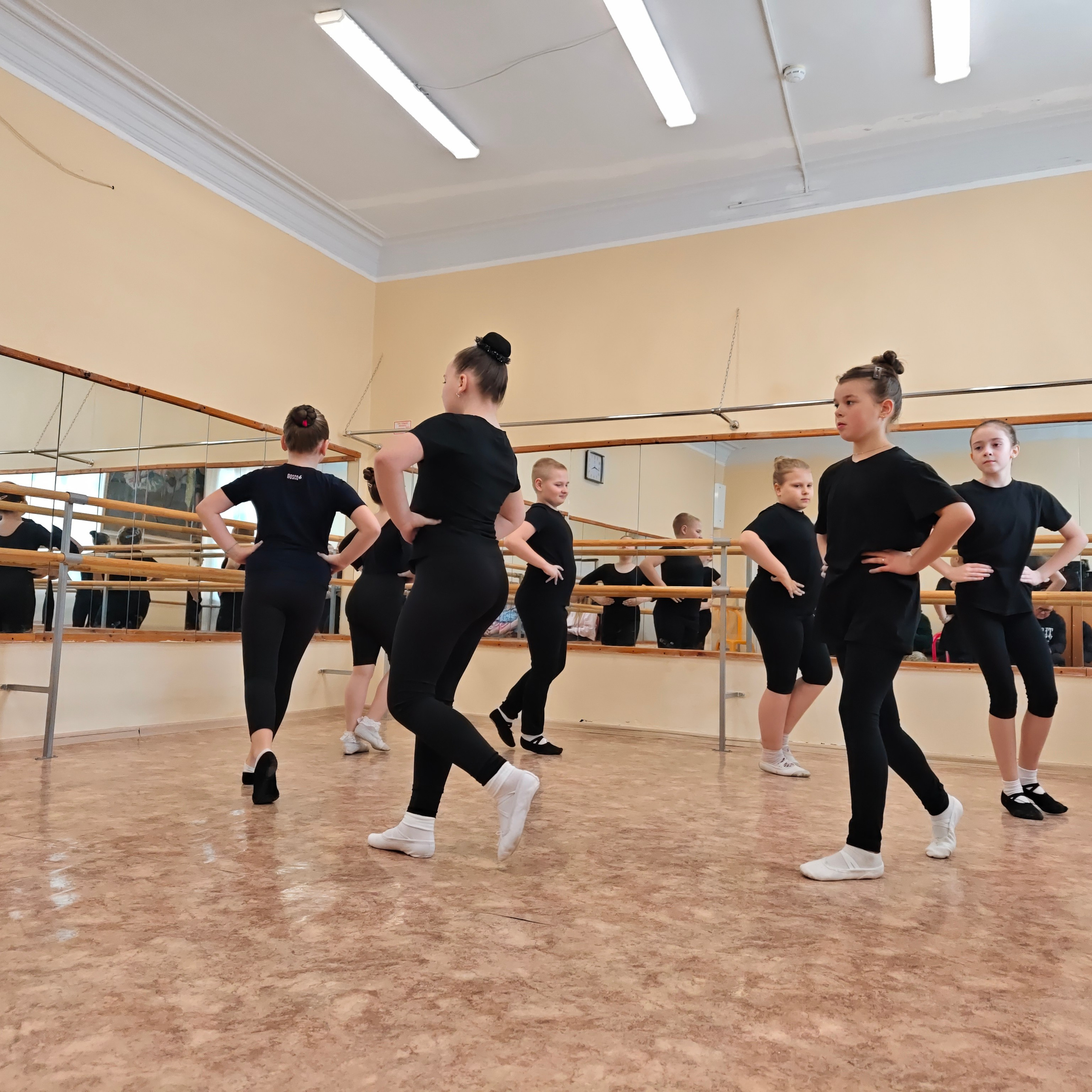 Открытый урок в танцевальной студии. Студия Джобса